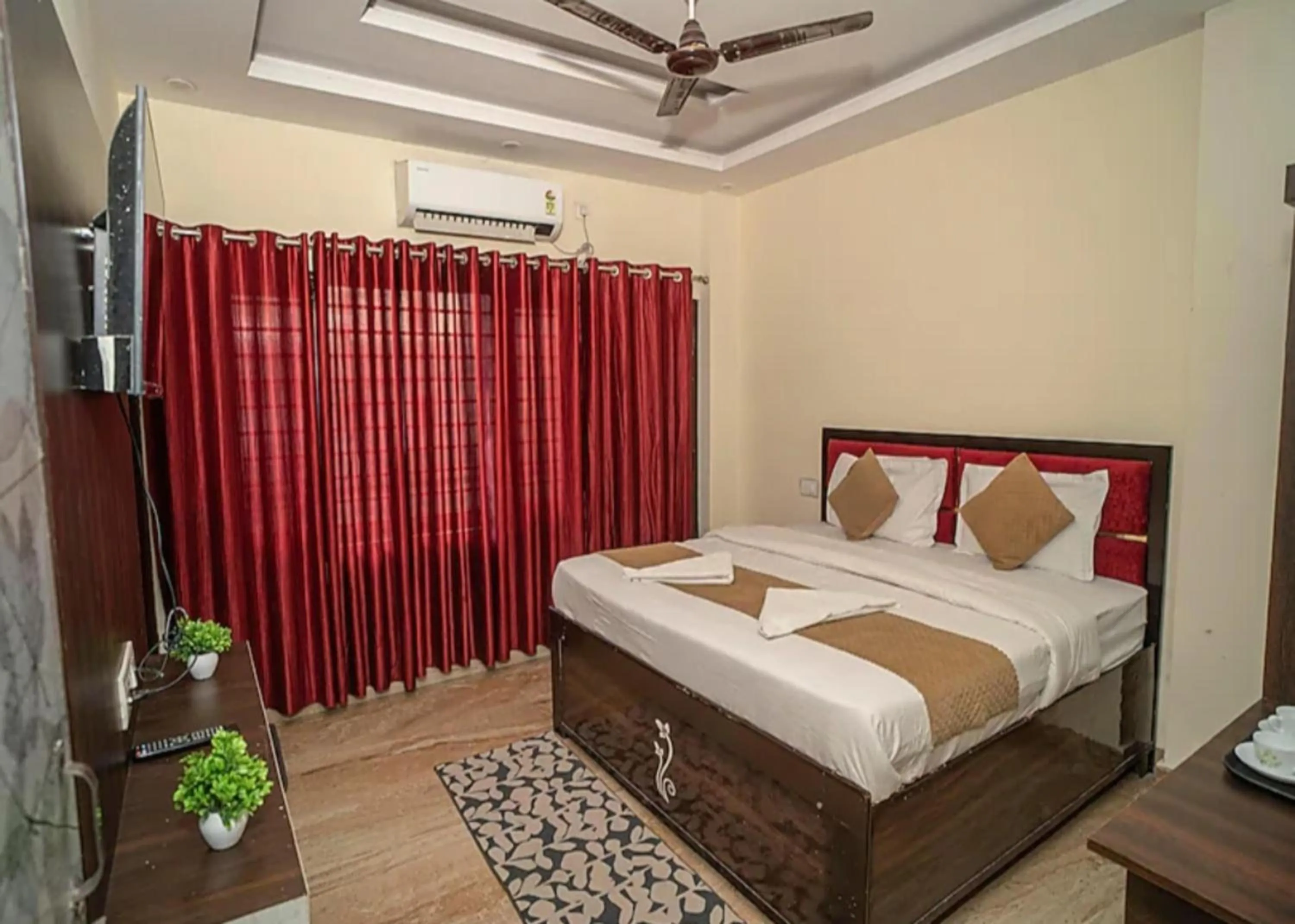 Bed in Hotel Namo Gange