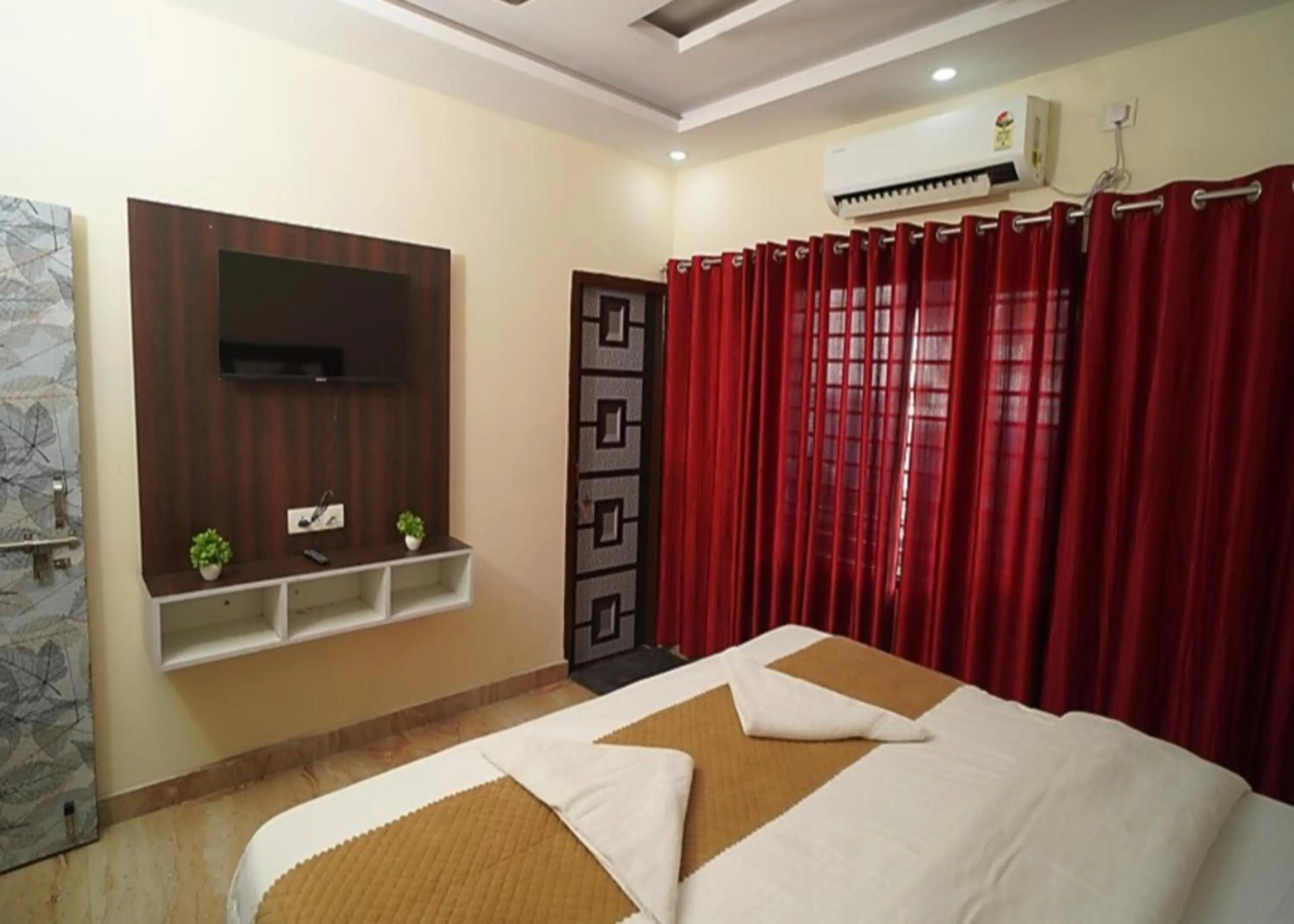 Bed in Hotel Namo Gange