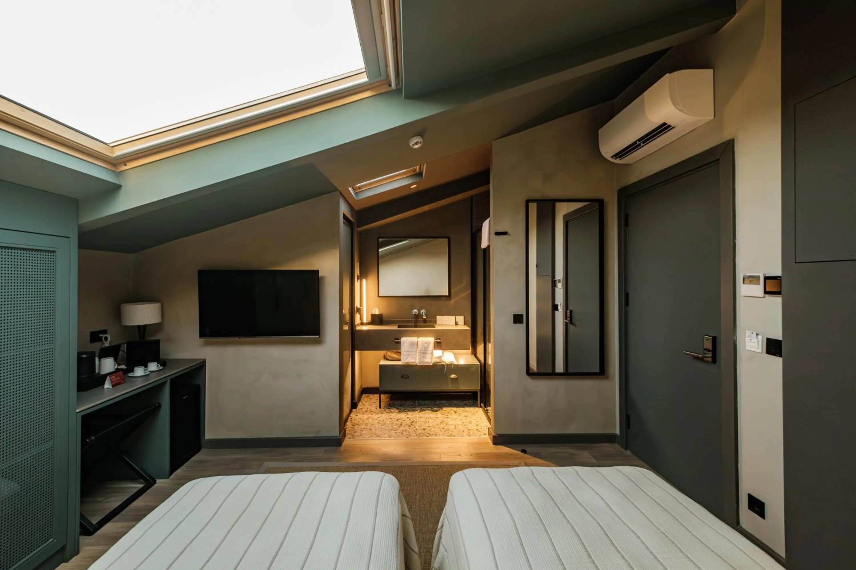 Bed in Lecole Hotel By Cityloft