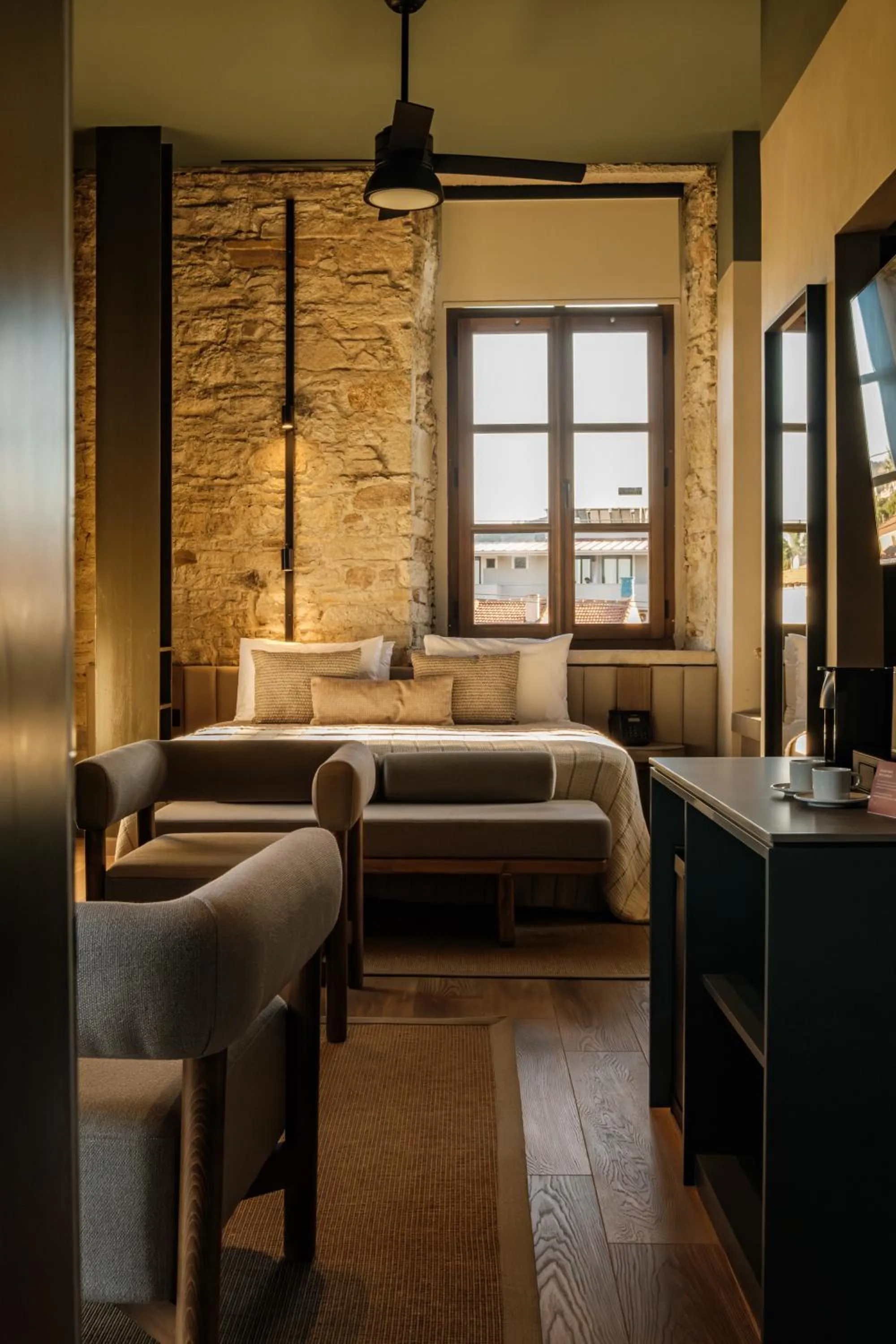 Photo of the whole room, Bed in Lecole Hotel By Cityloft