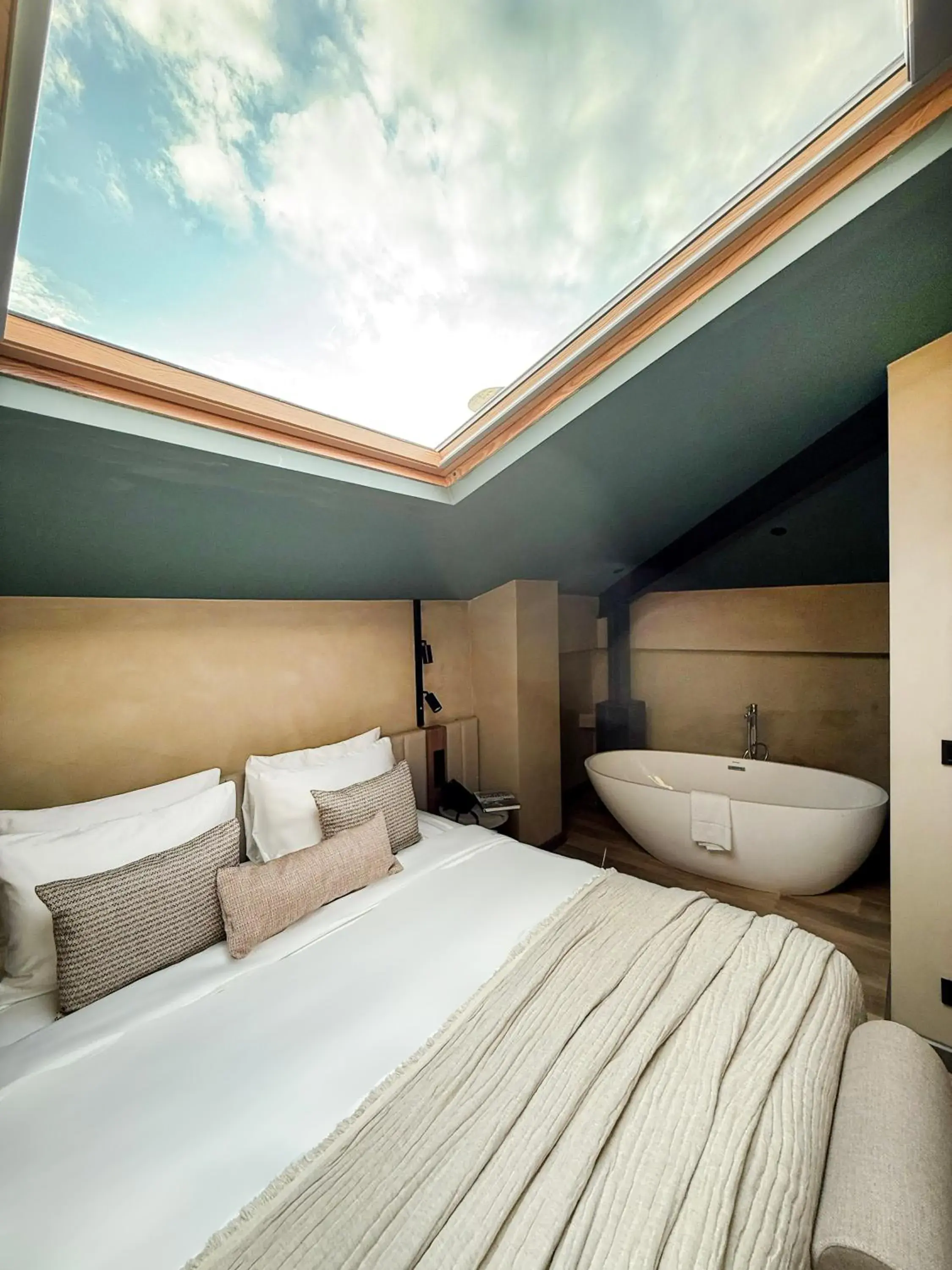 Queen Room in Lecole Hotel By Cityloft Queen Room in Lecole Hotel By Cityloft