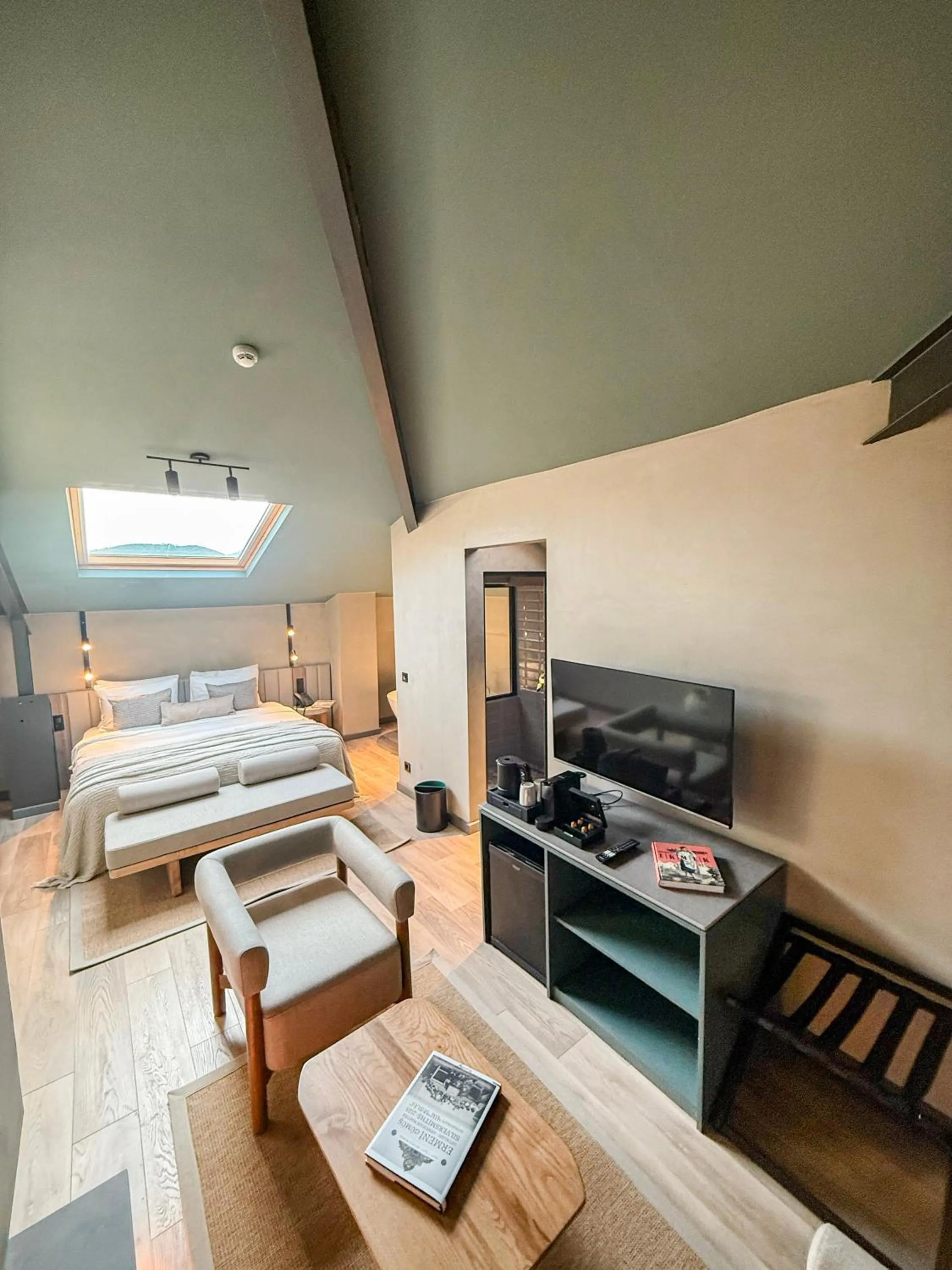 Bed in Lecole Hotel By Cityloft