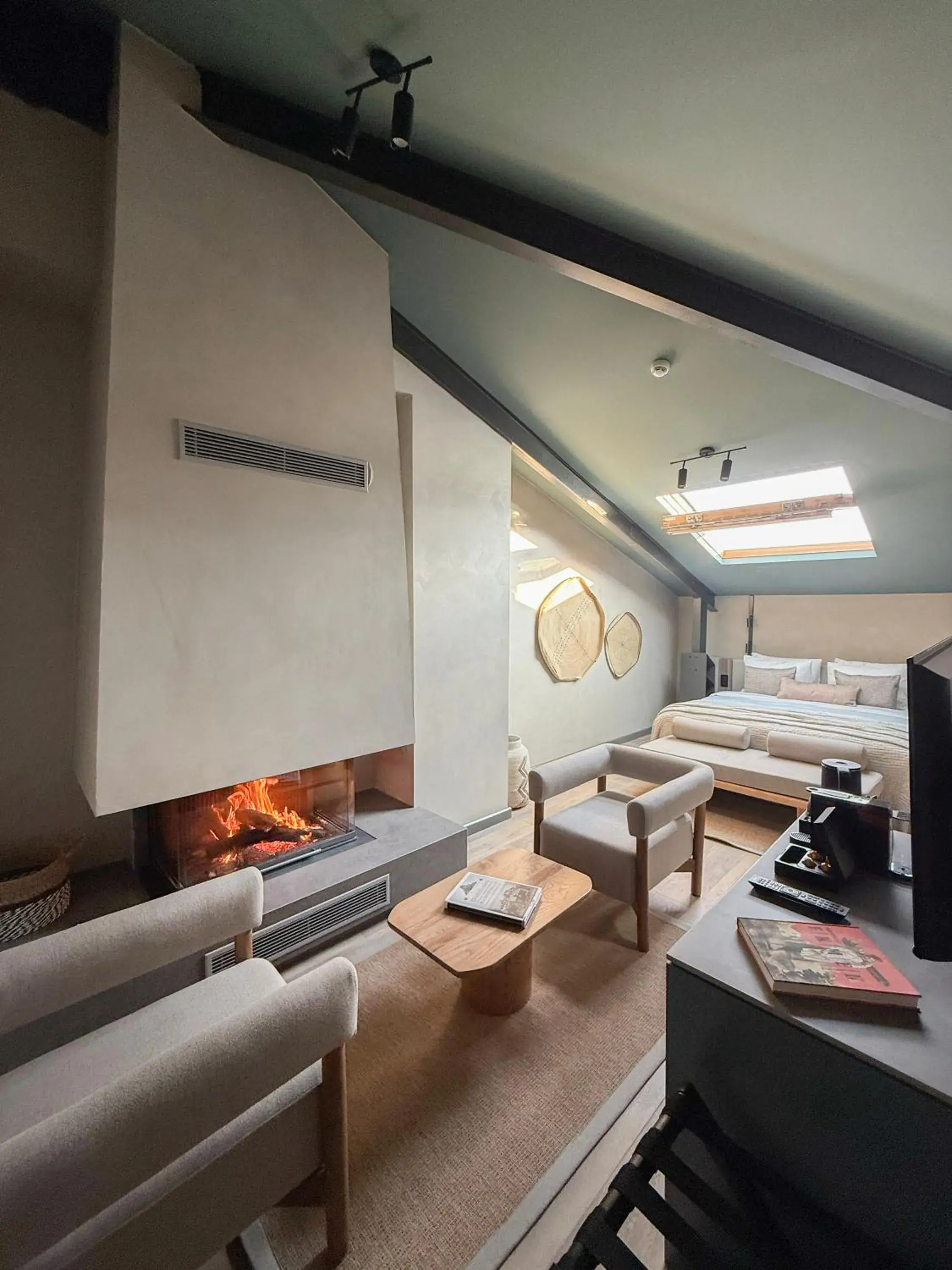 Queen Room in Lecole Hotel By Cityloft Queen Room in Lecole Hotel By Cityloft