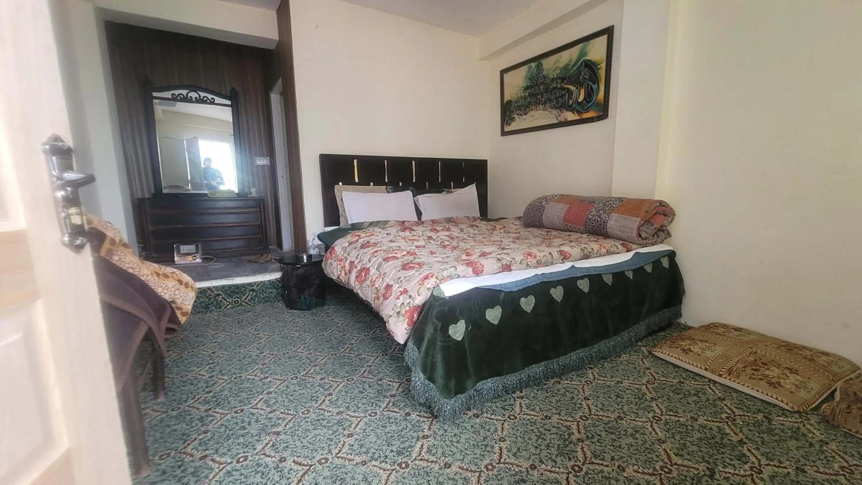 Bedroom, Bed in Pleasant View Murree