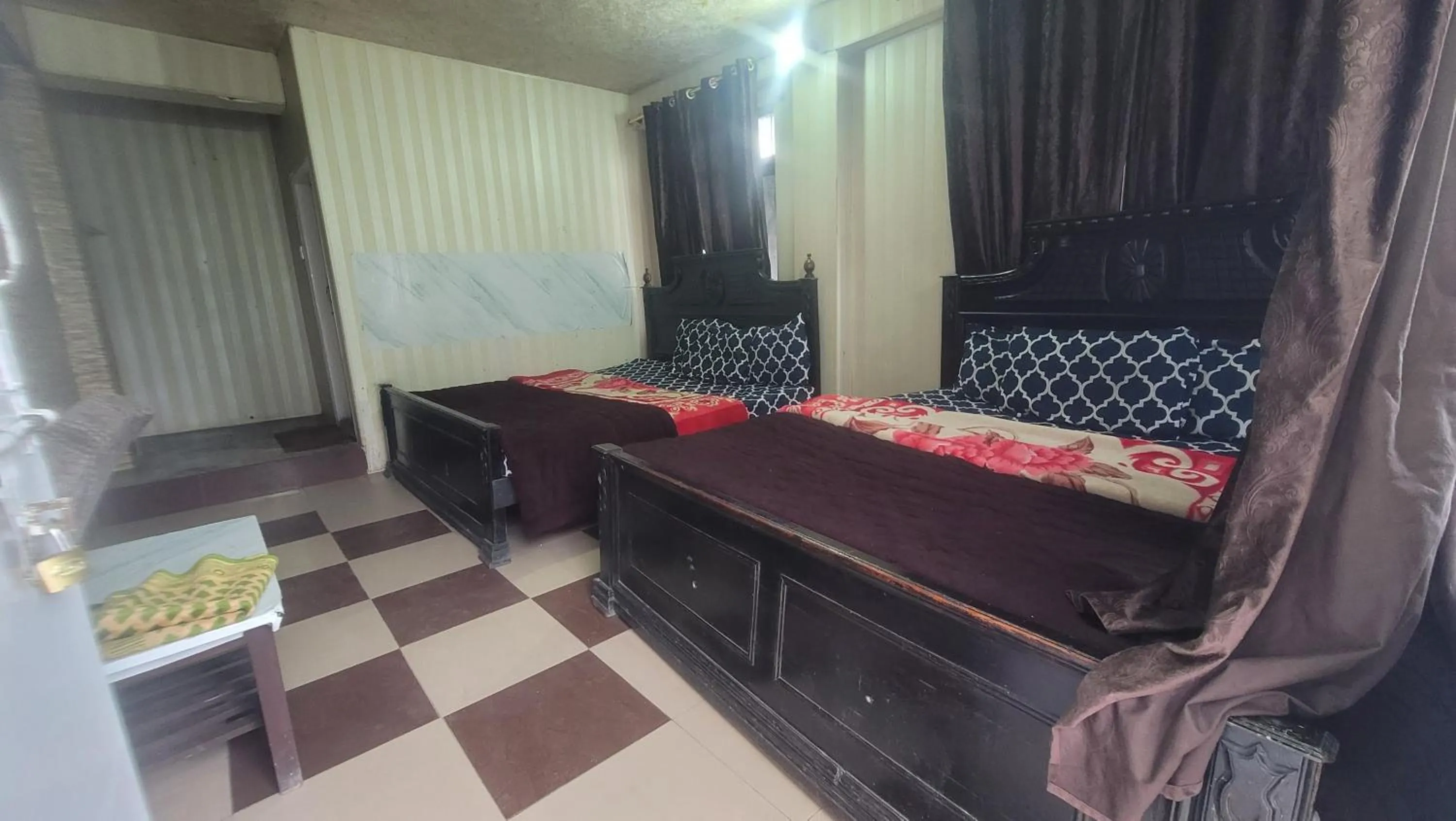 Bedroom, Bed in Pleasant View Murree