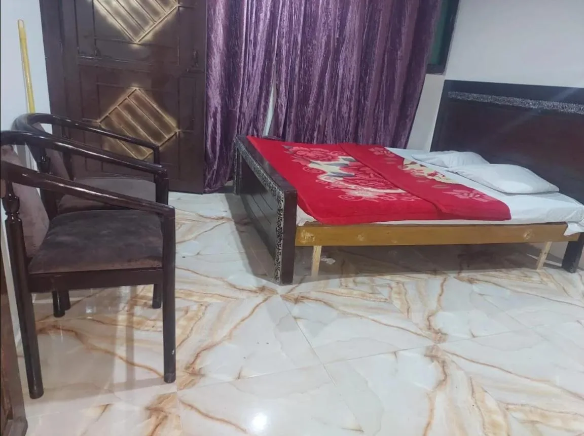Bedroom, Bed in Pleasant View Murree