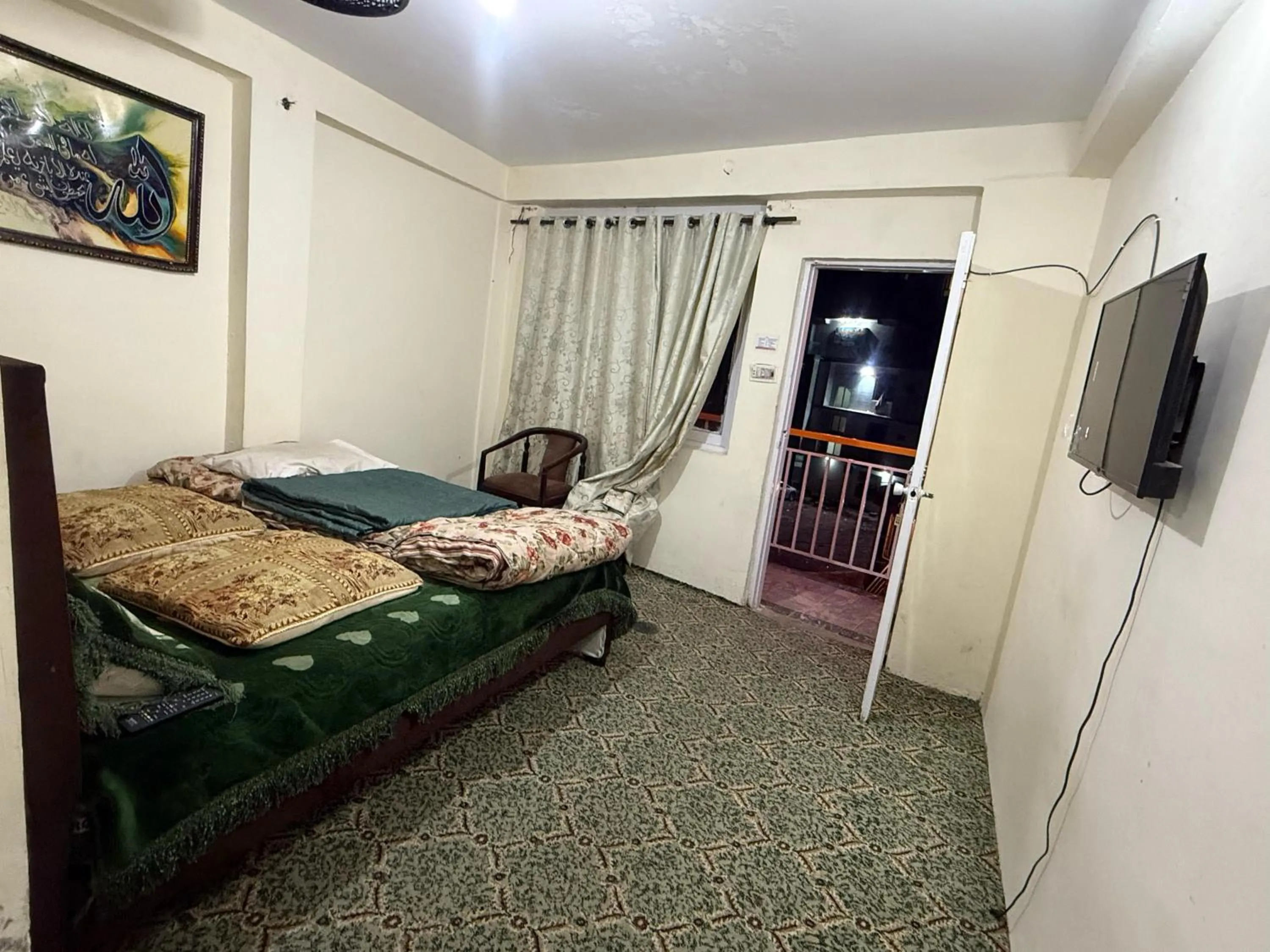 Bedroom, Bed in Pleasant View Murree