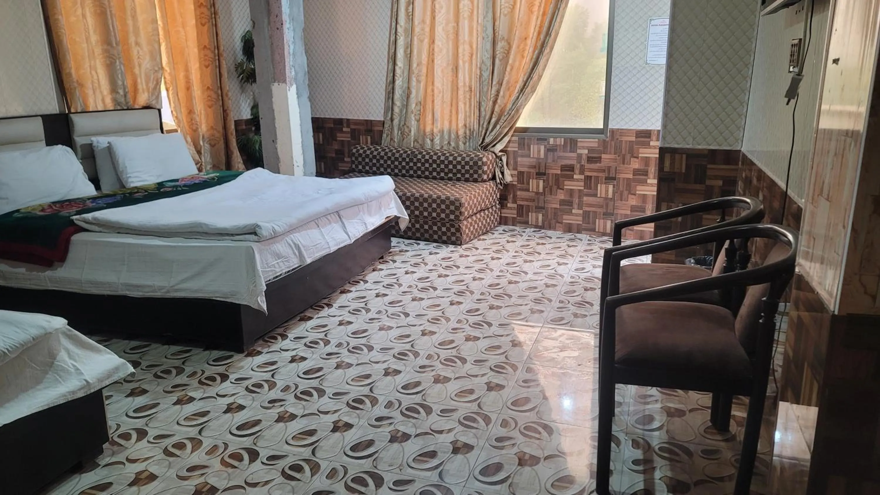 Bedroom, Bed in Pleasant View Murree