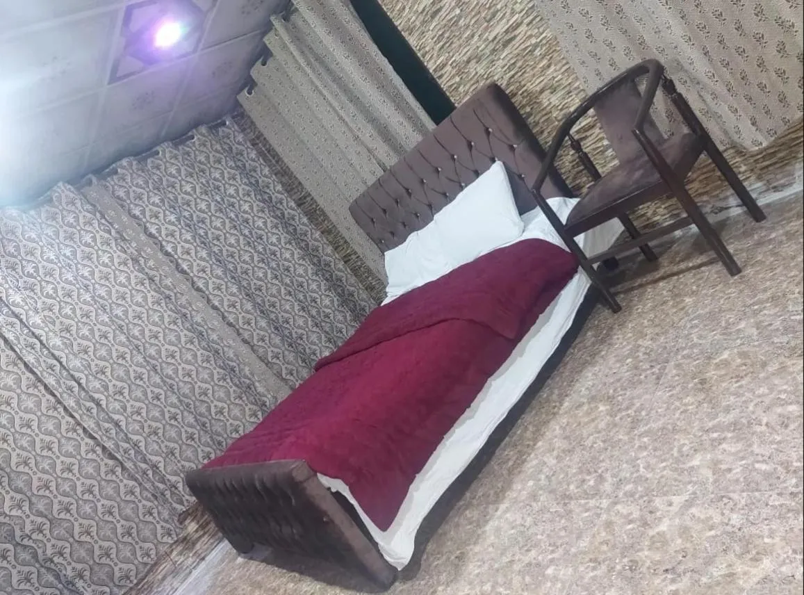 Bedroom, Bed in Pleasant View Murree