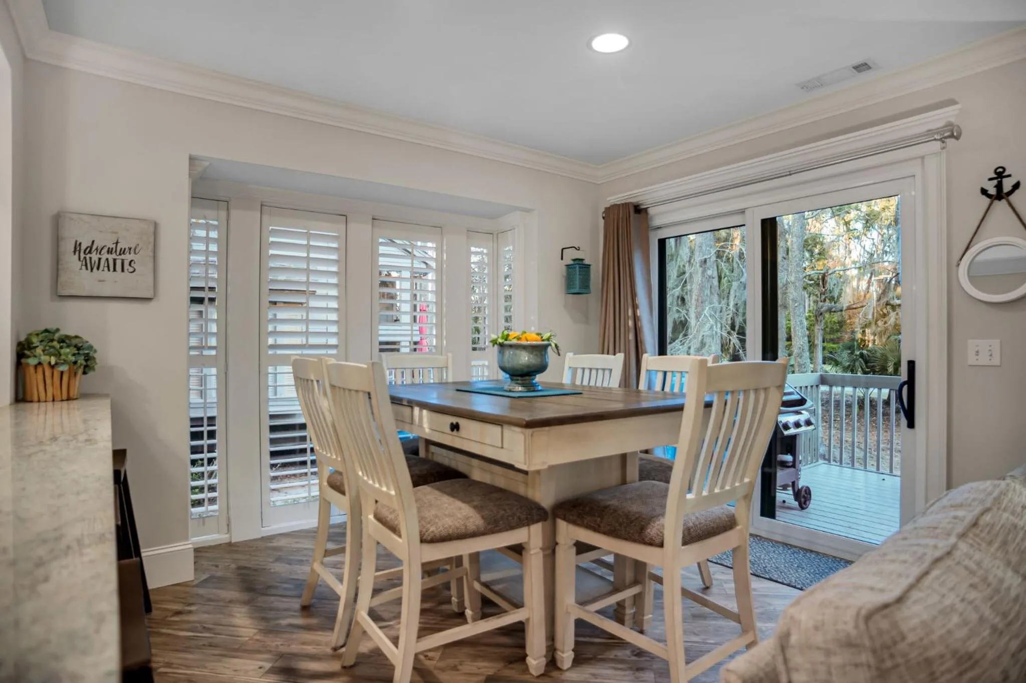 Dining area in 2426 Inland Harbour at The Sea Pines Resort
