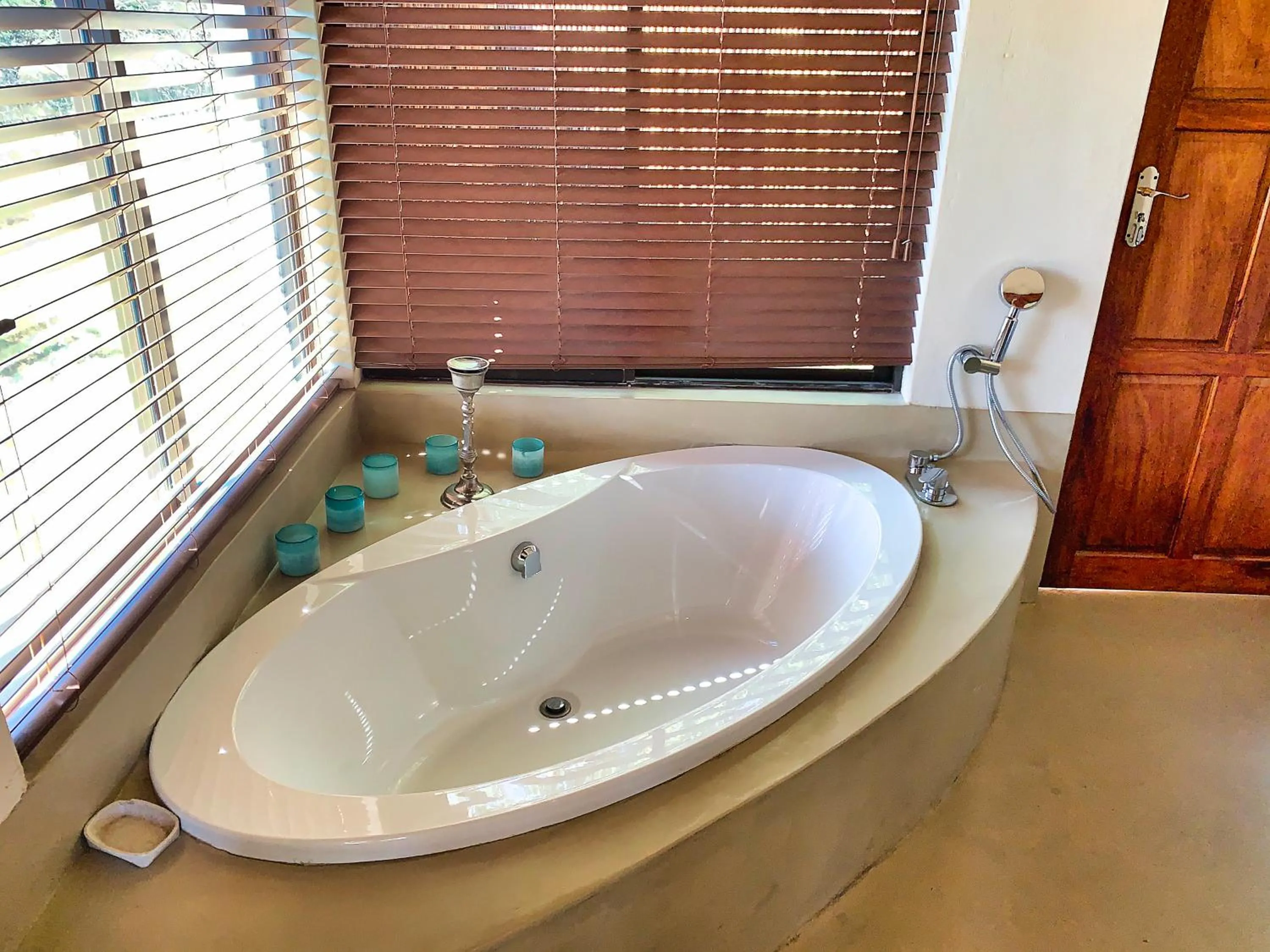 Bathroom in Tshikwalo Game Lodge