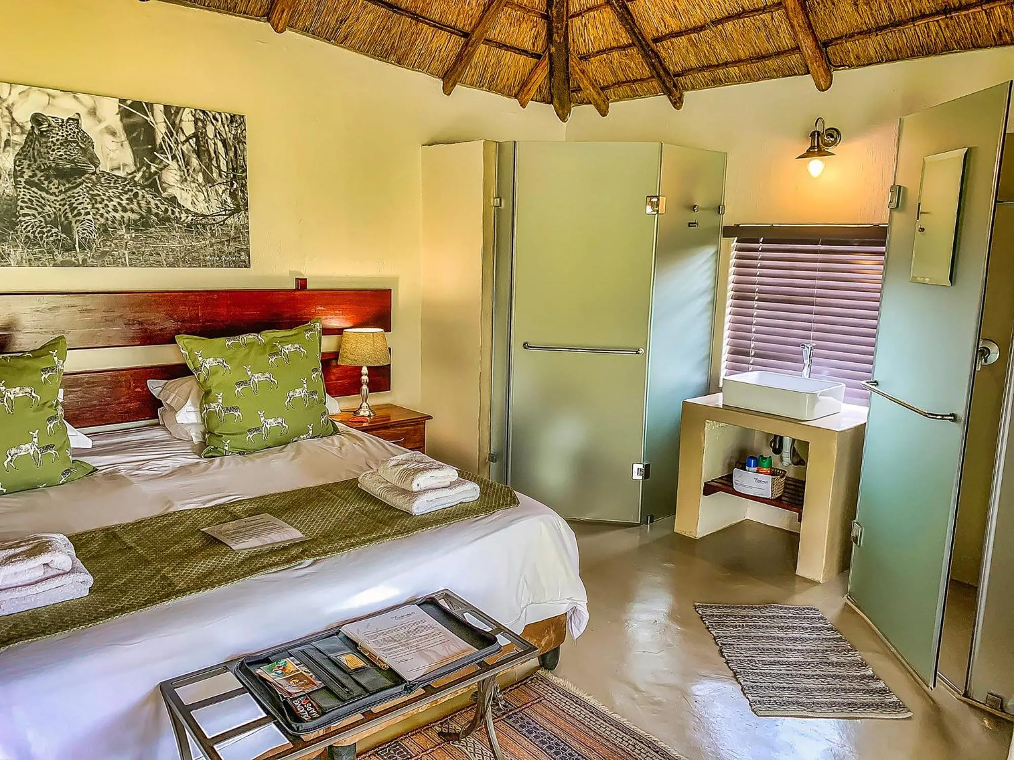 Photo of the whole room, Bed in Tshikwalo Game Lodge