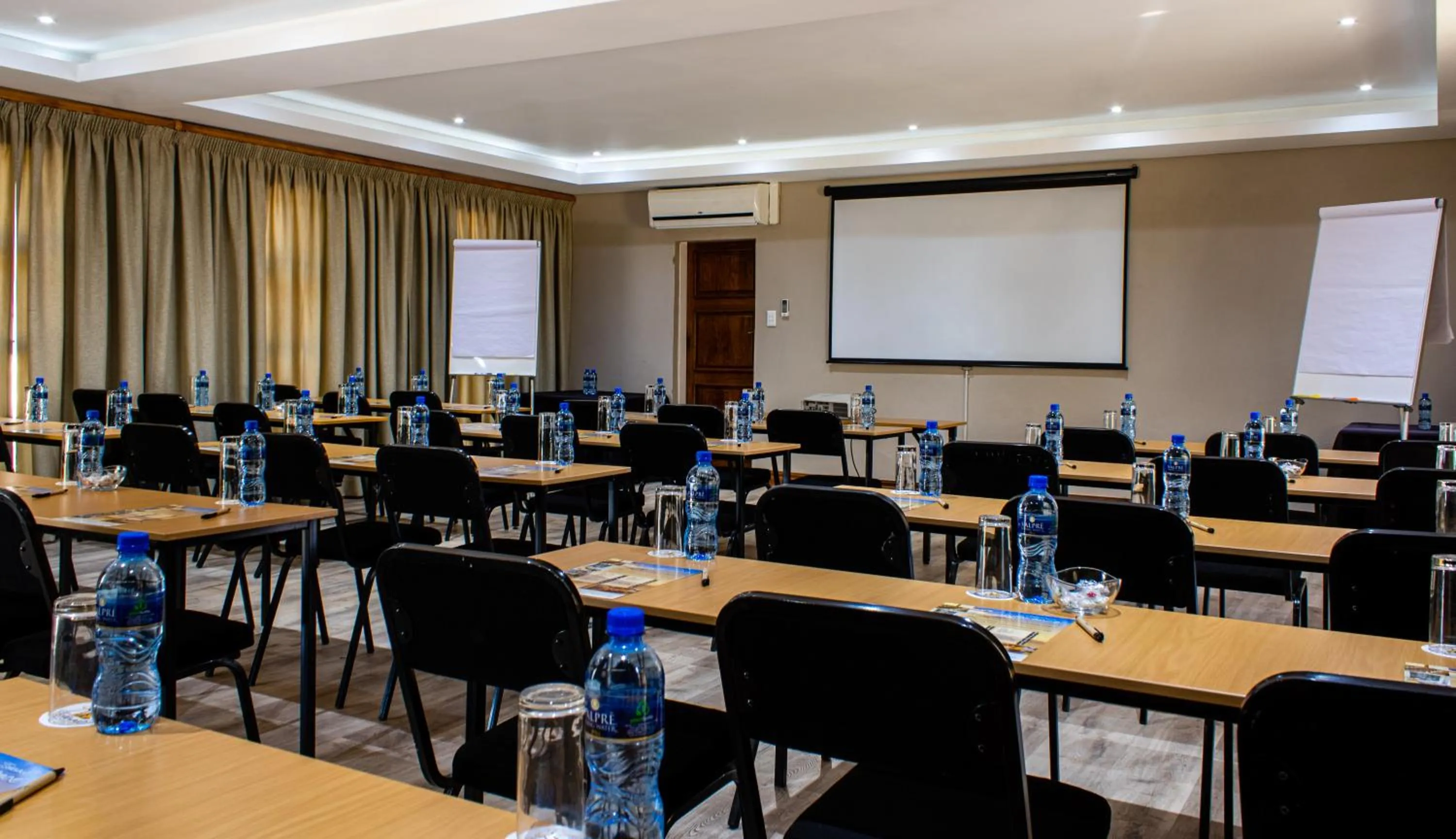 Meeting/conference room in Tshikwalo Game Lodge