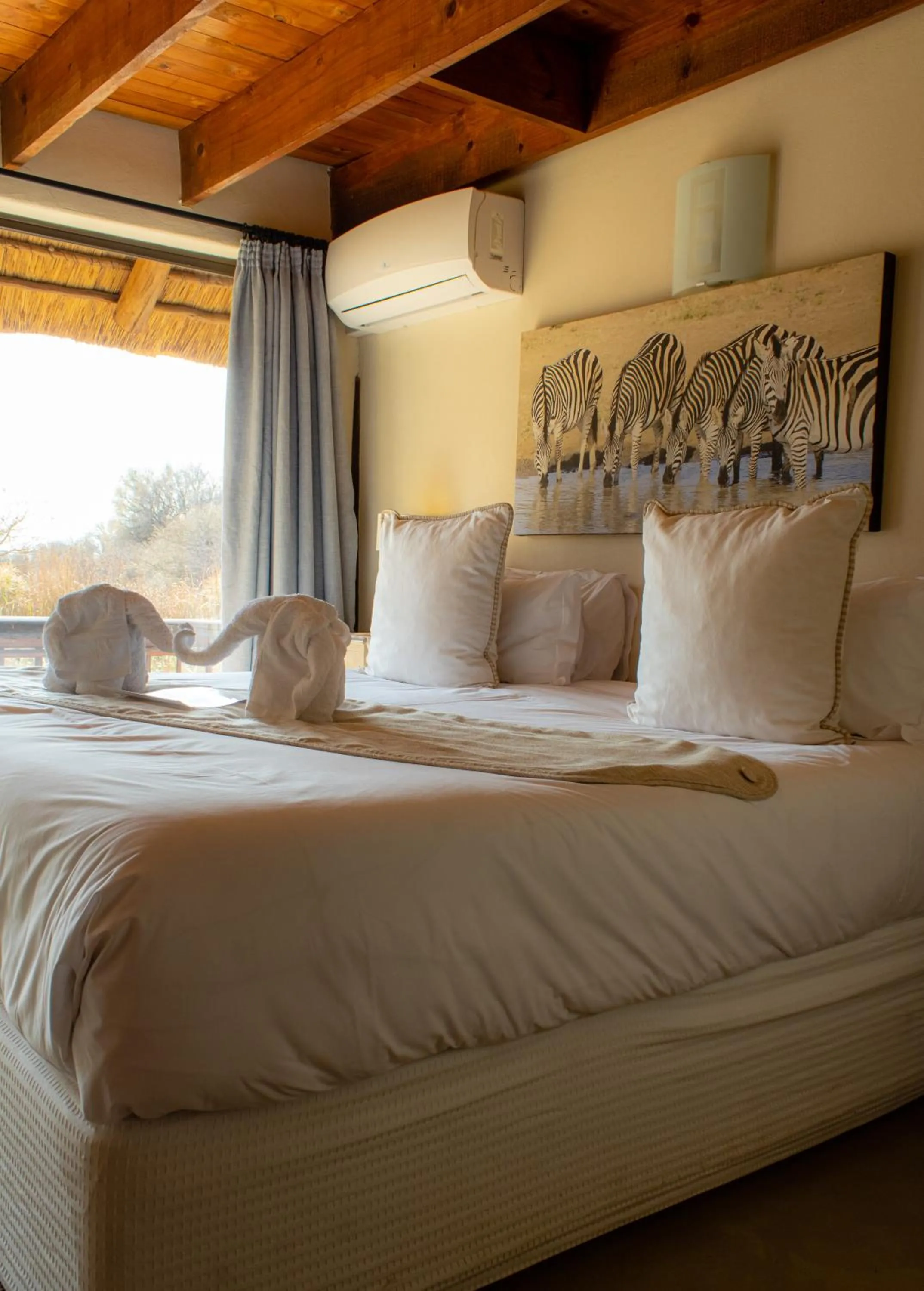 Bedroom, Bed in Tshikwalo Game Lodge
