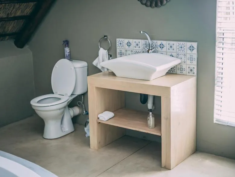 Bathroom in Tshikwalo Game Lodge