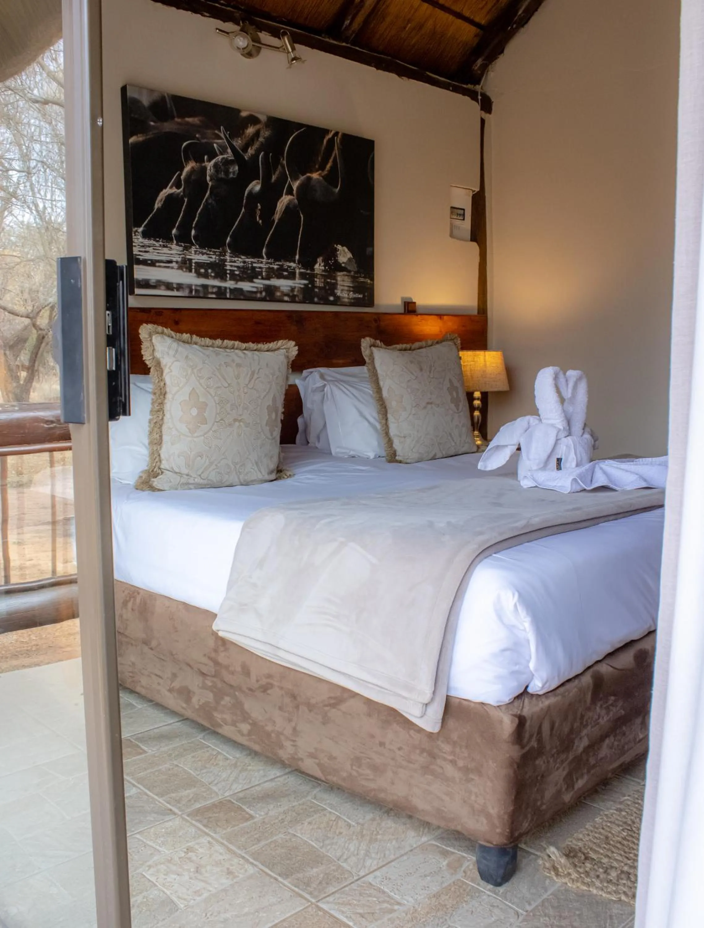 Bedroom, Bed in Tshikwalo Game Lodge