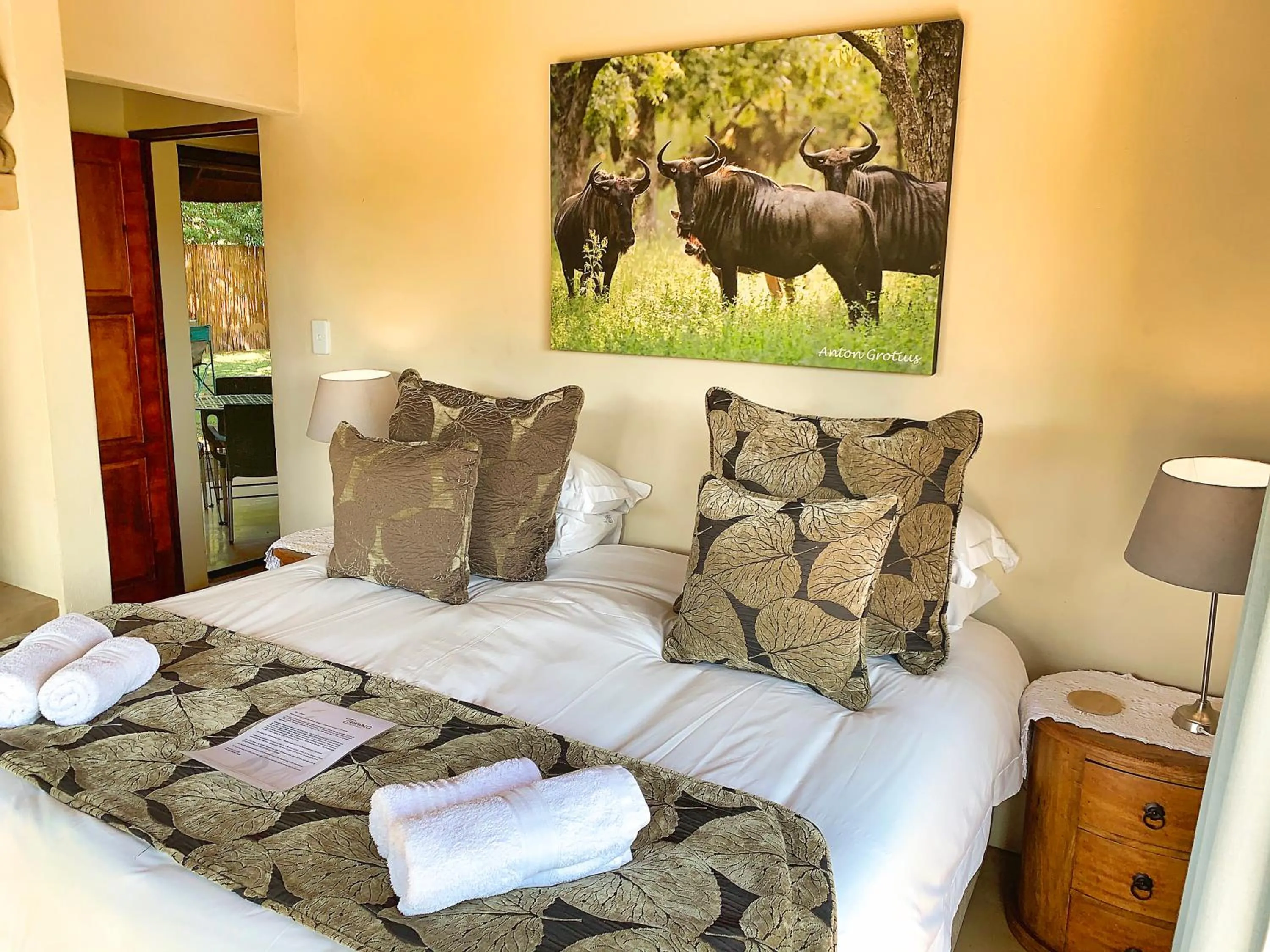 Bedroom, Bed in Tshikwalo Game Lodge