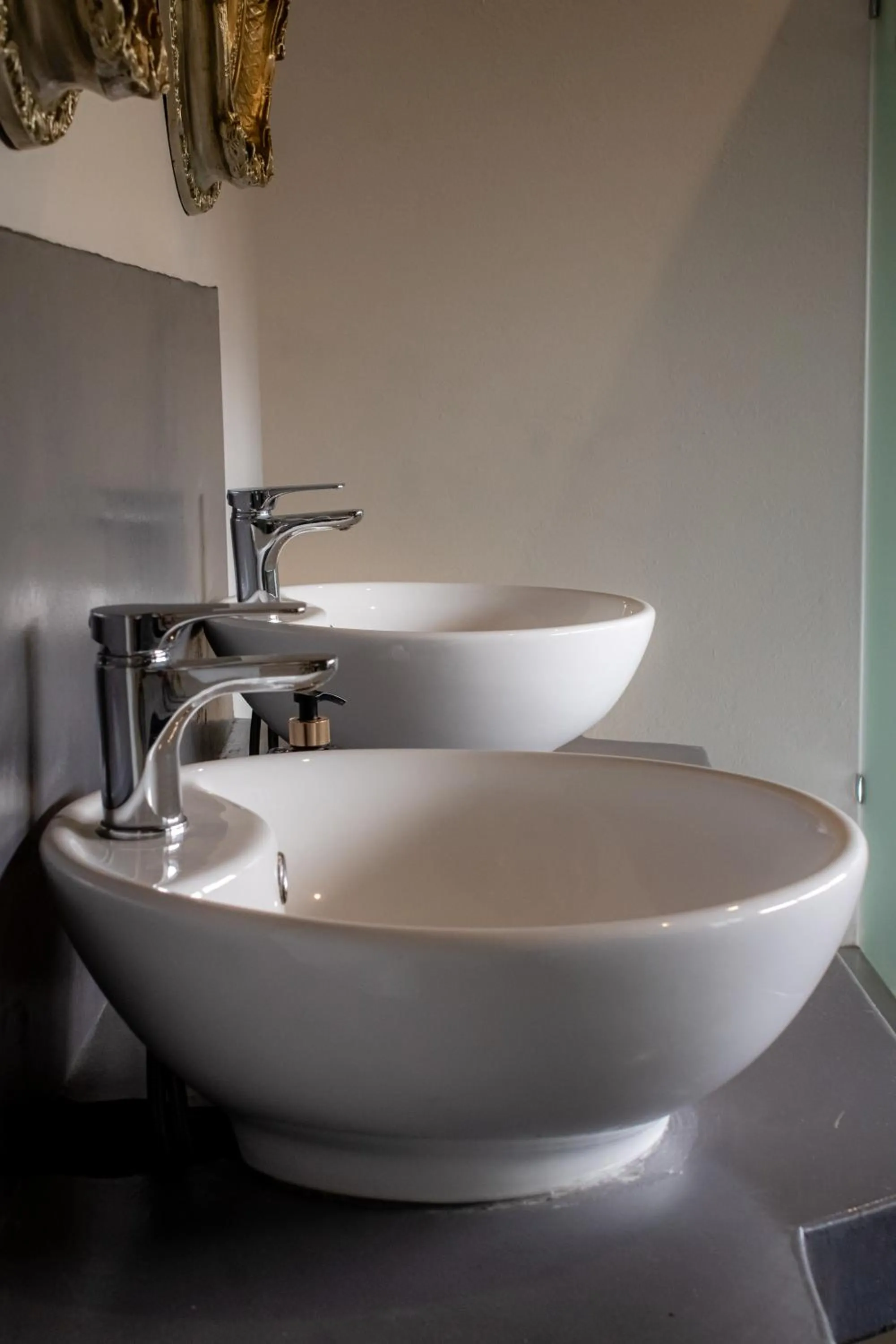 Bathroom in Tshikwalo Game Lodge