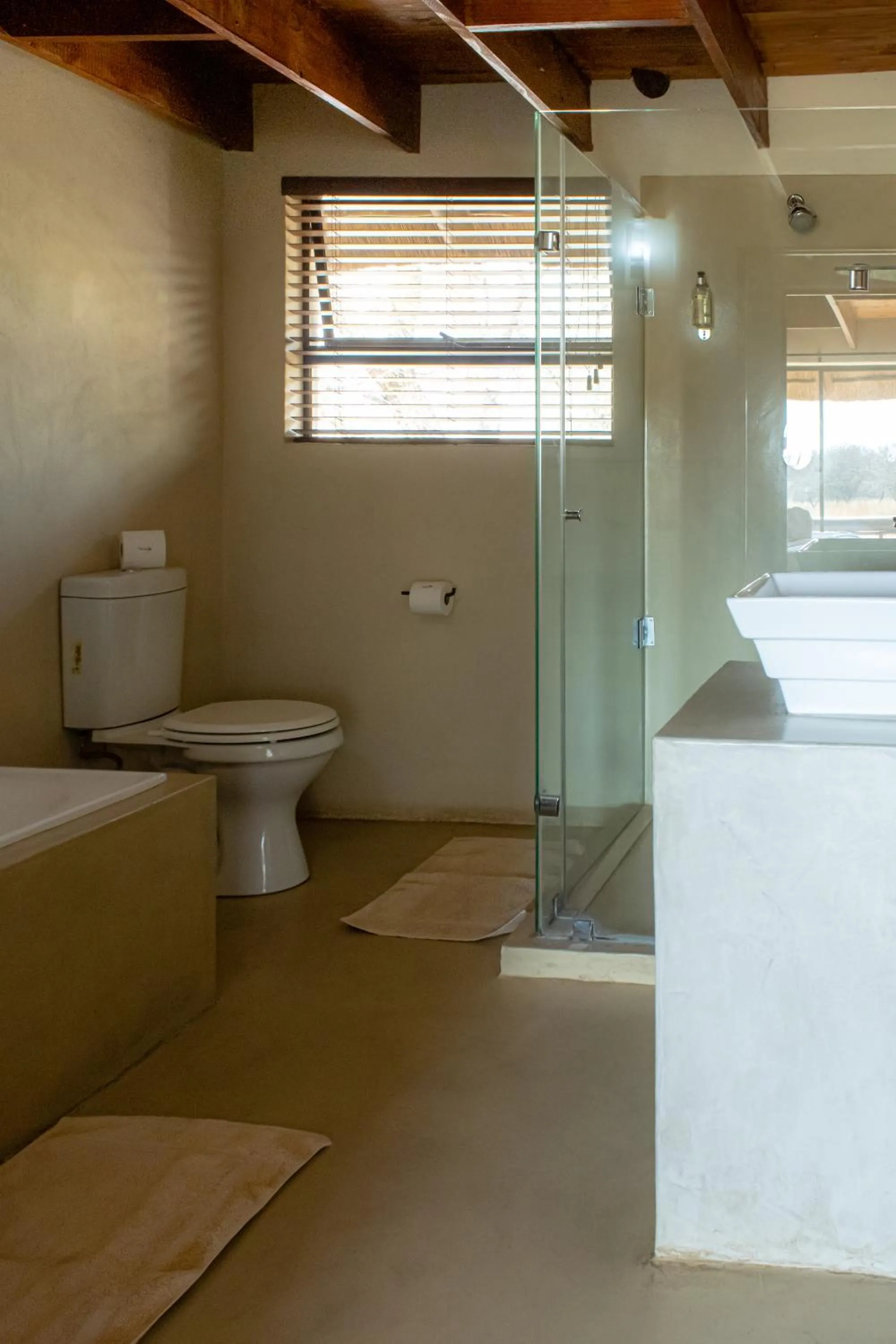 Bathroom in Tshikwalo Game Lodge