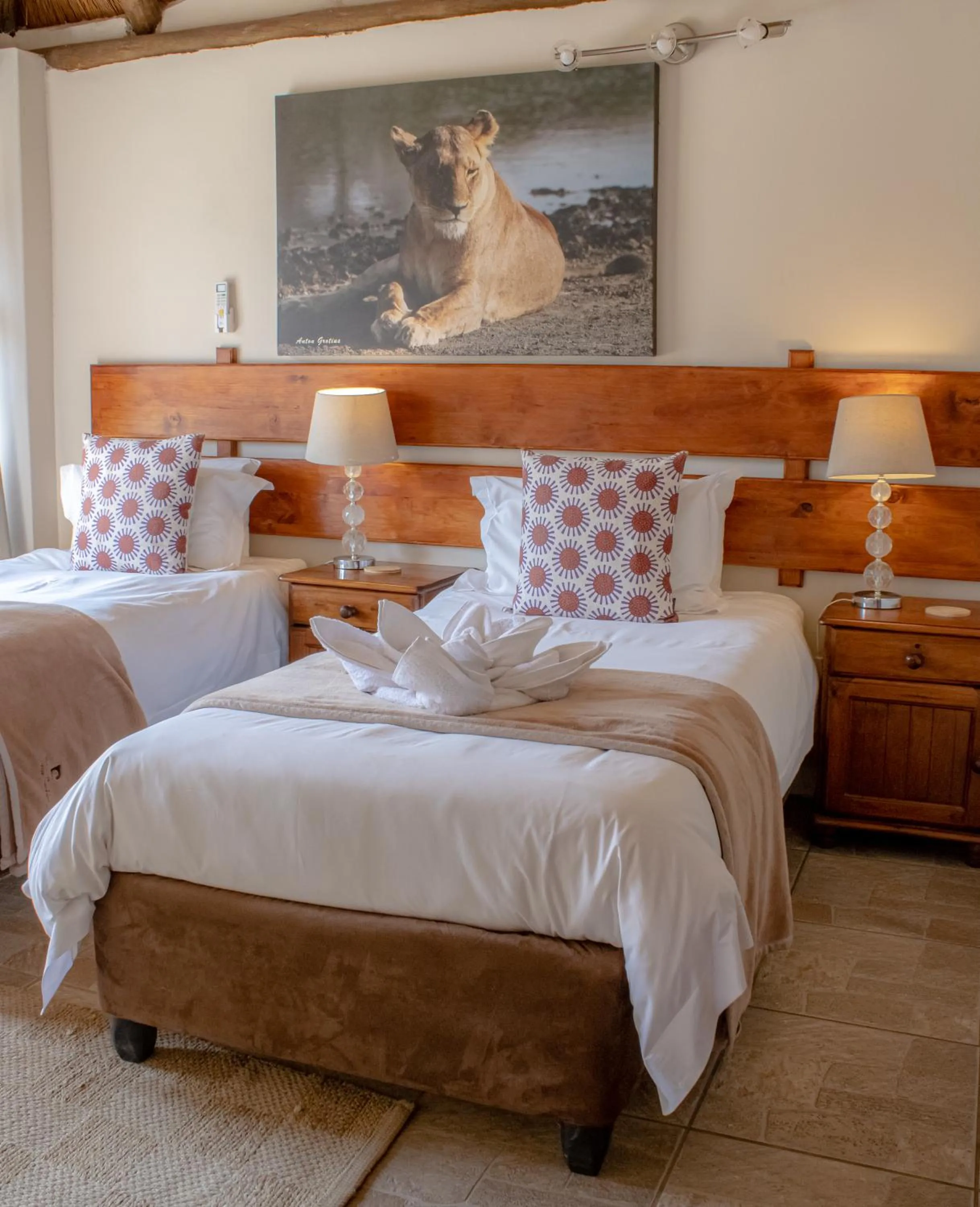 Seating area, Bed in Tshikwalo Game Lodge