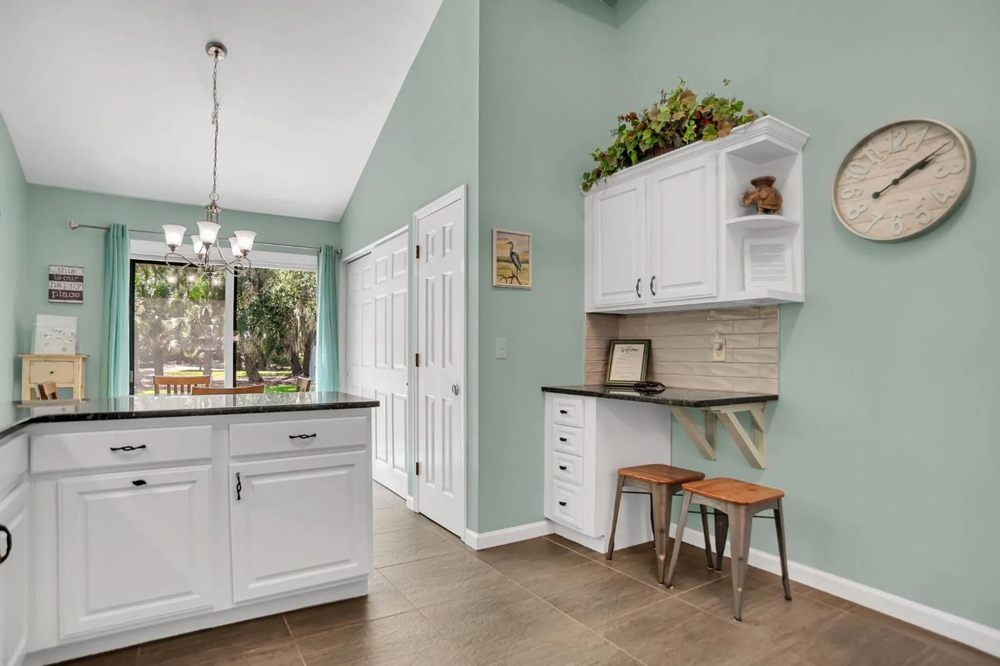 Kitchen or kitchenette in 2629 Calibogue Club at The Sea Pines Resort