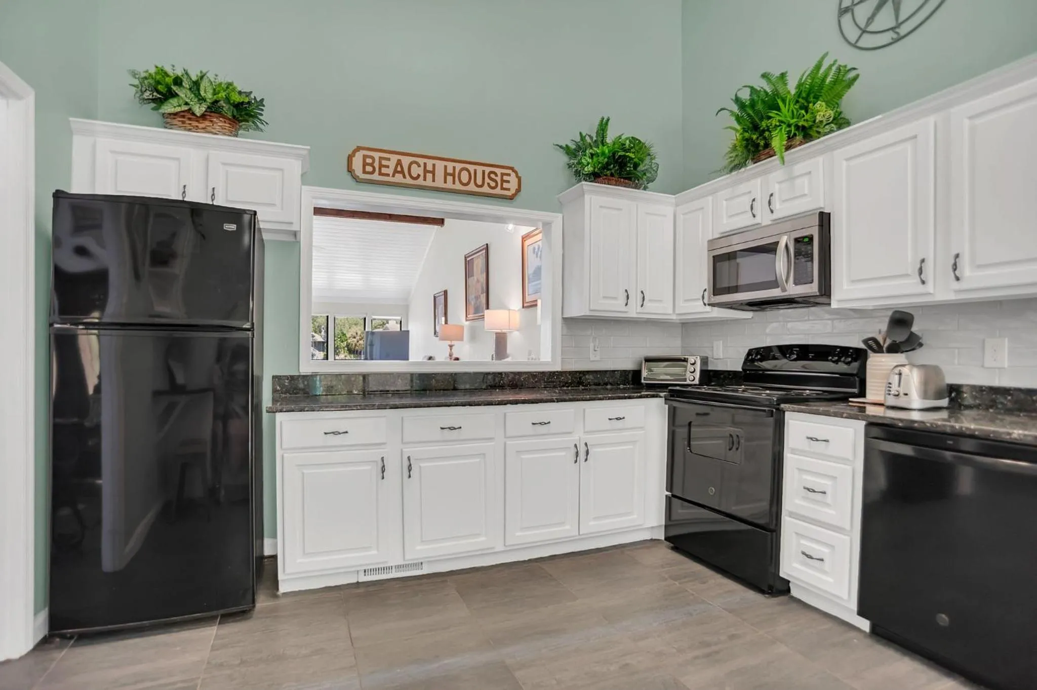 Kitchen or kitchenette in 2629 Calibogue Club at The Sea Pines Resort