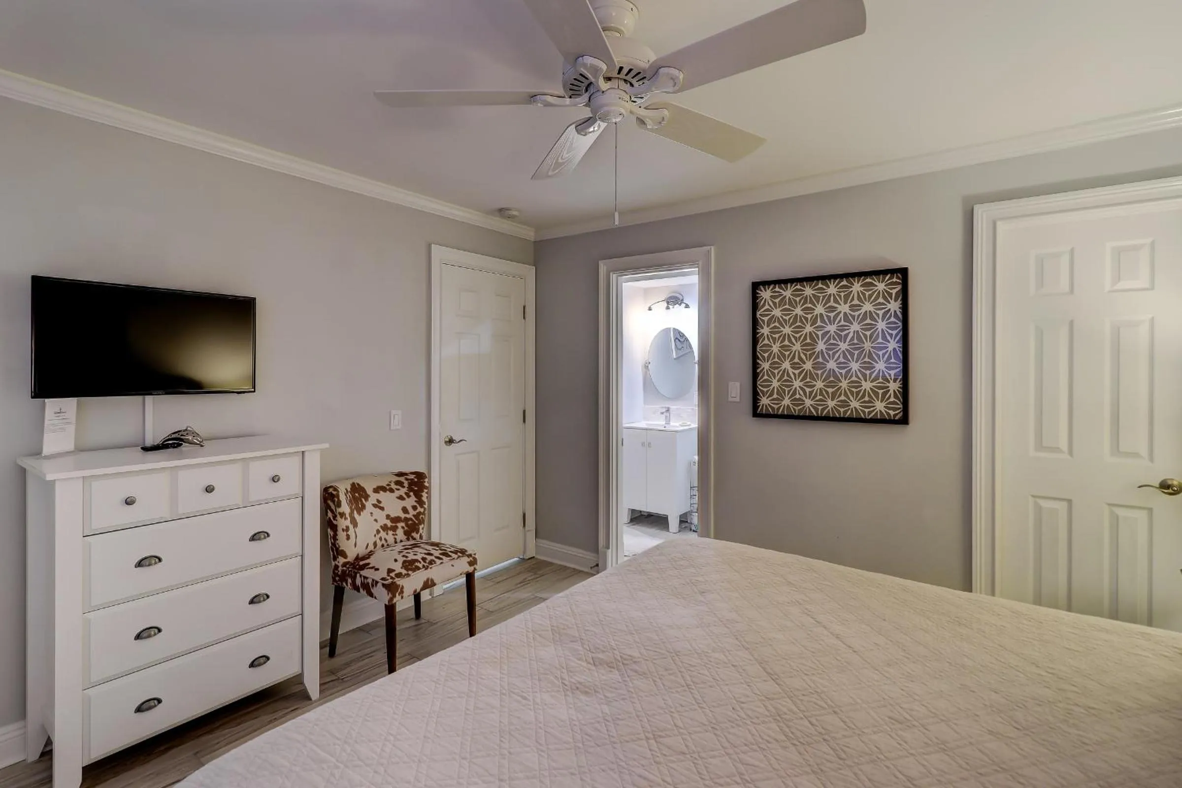 Living room, Bed in 82 Fairway Lane at The Sea Pines Resort