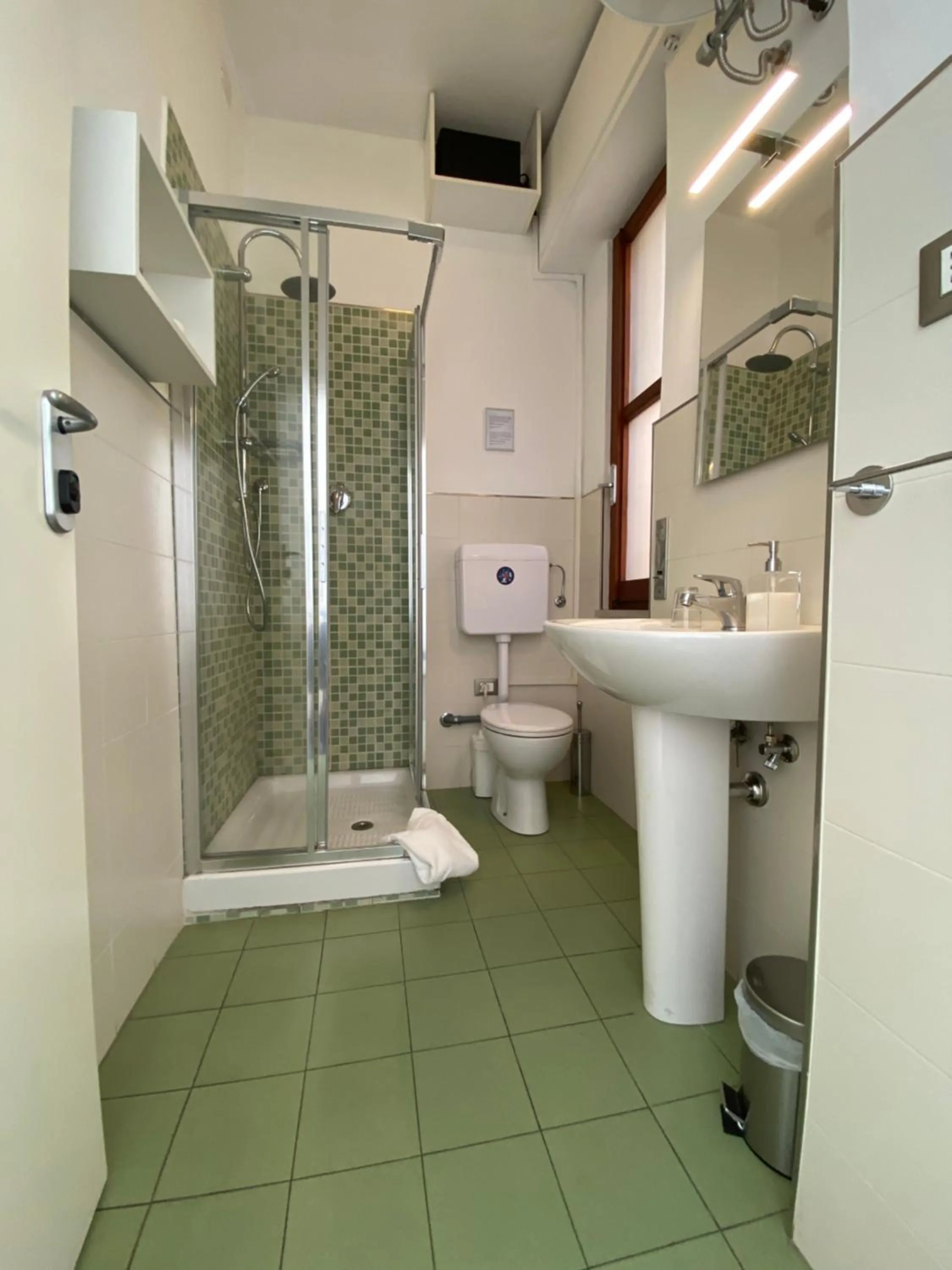 Shower in Domus Corso Umberto 18 B&B
