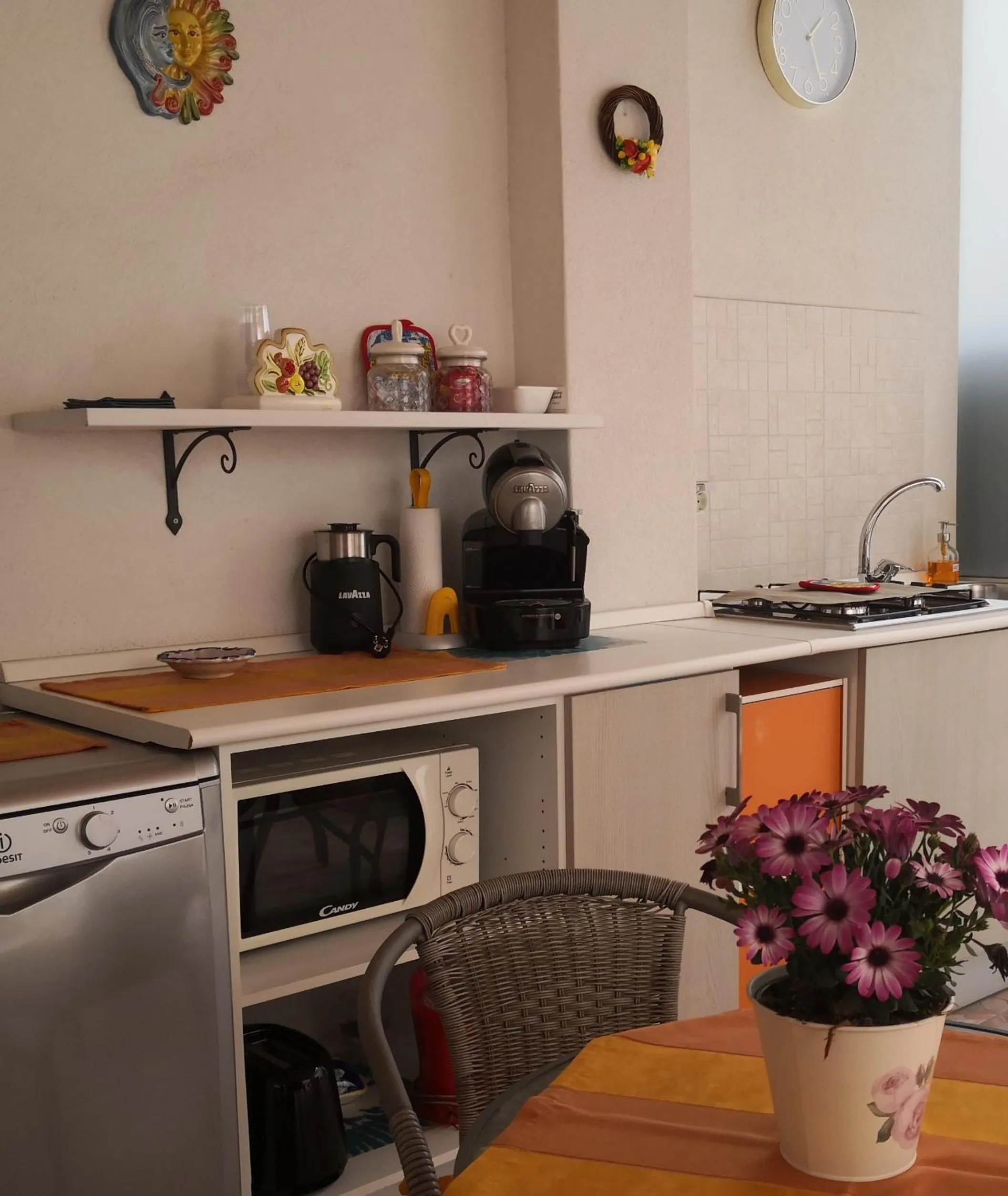 Coffee/tea facilities in SeleneBeach B&B