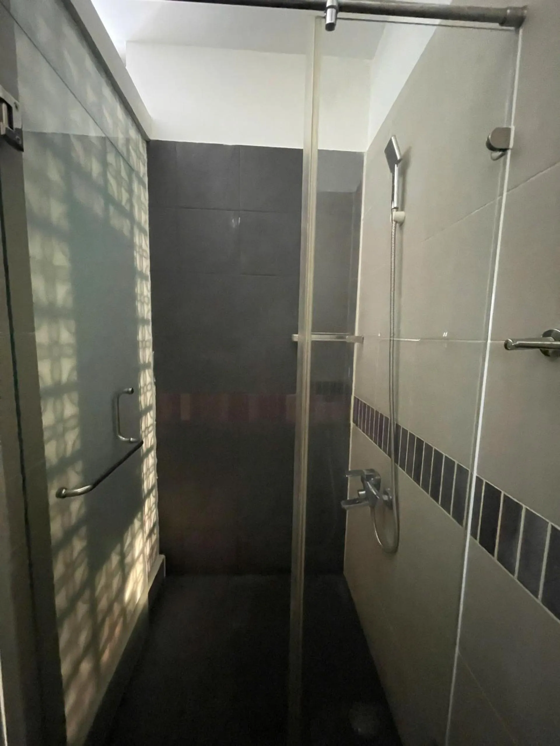 Shower in HomeAway Dang Thi Nhu