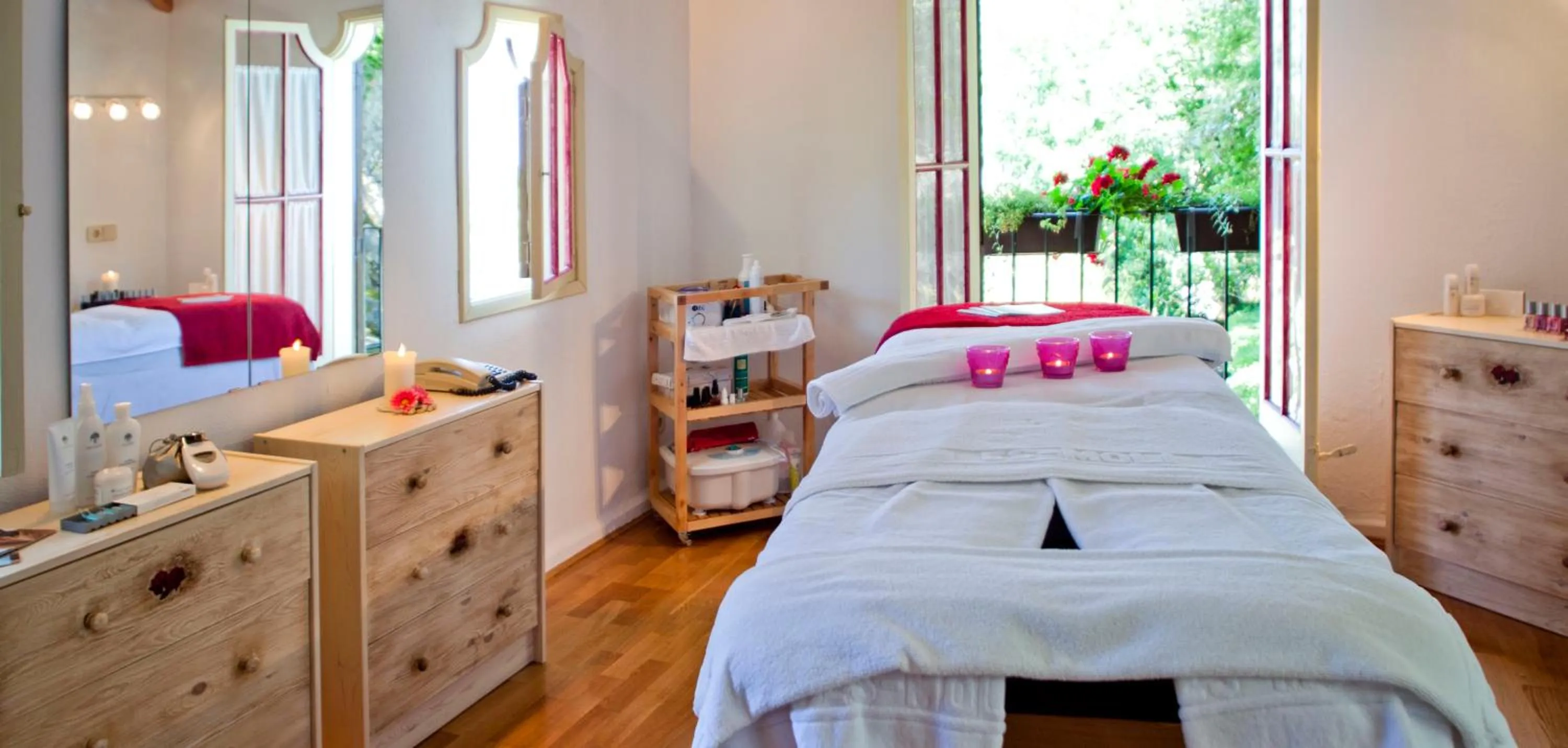 Massage, Bed in Es Moli Hotel