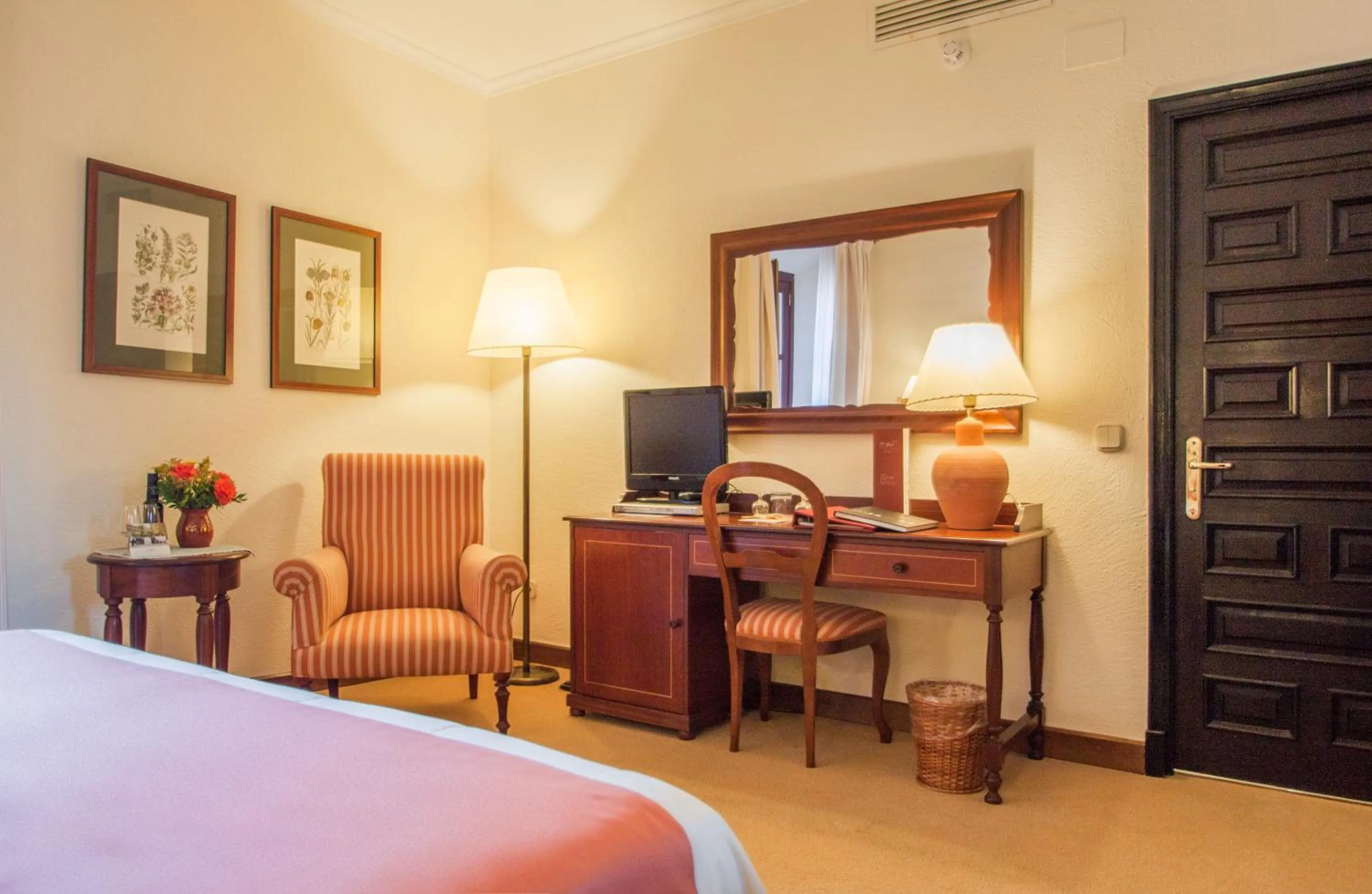 TV and multimedia, Bed in Es Moli Hotel