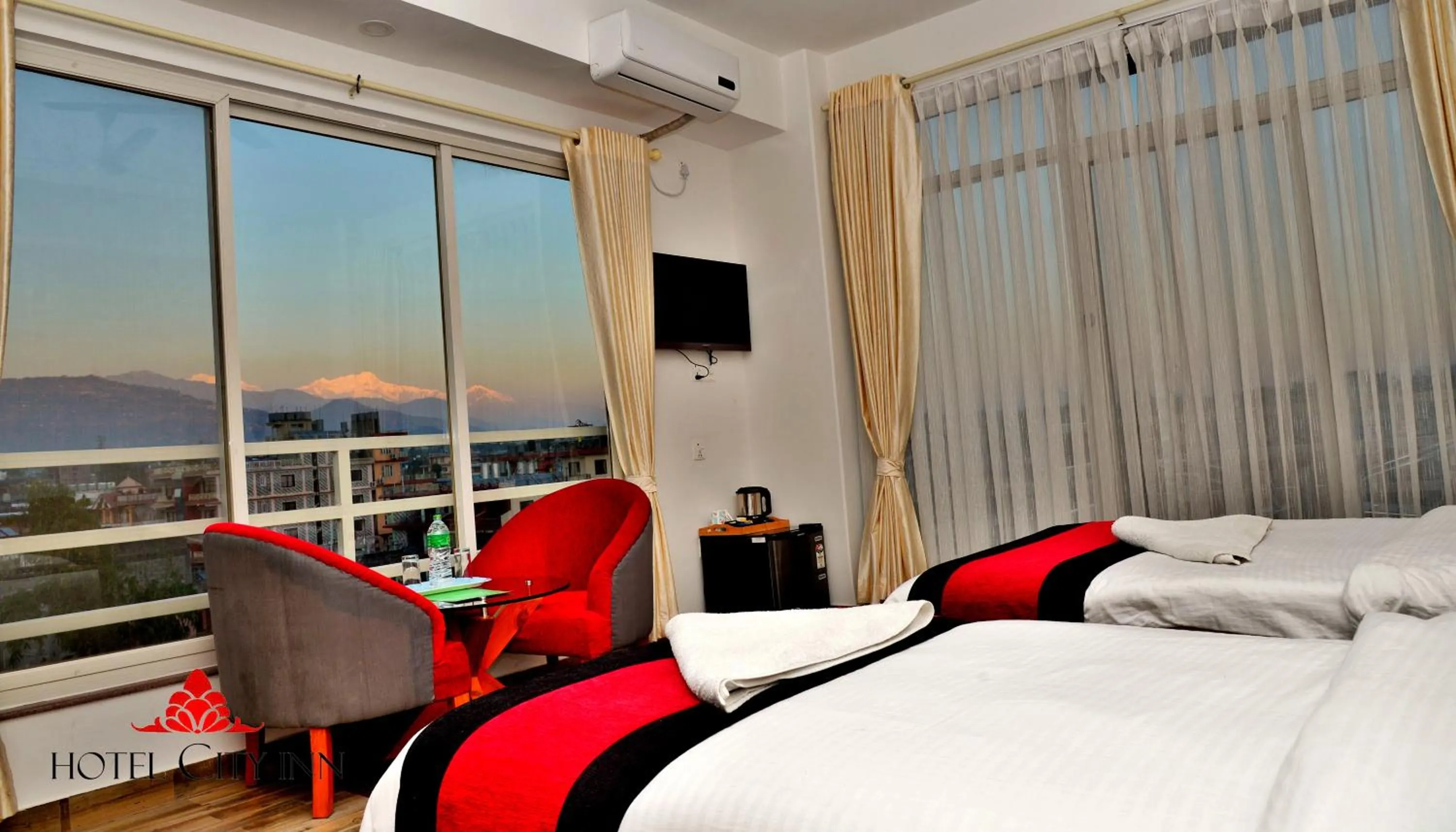 Photo of the whole room, Bed in Hotel City Inn - Mountain View