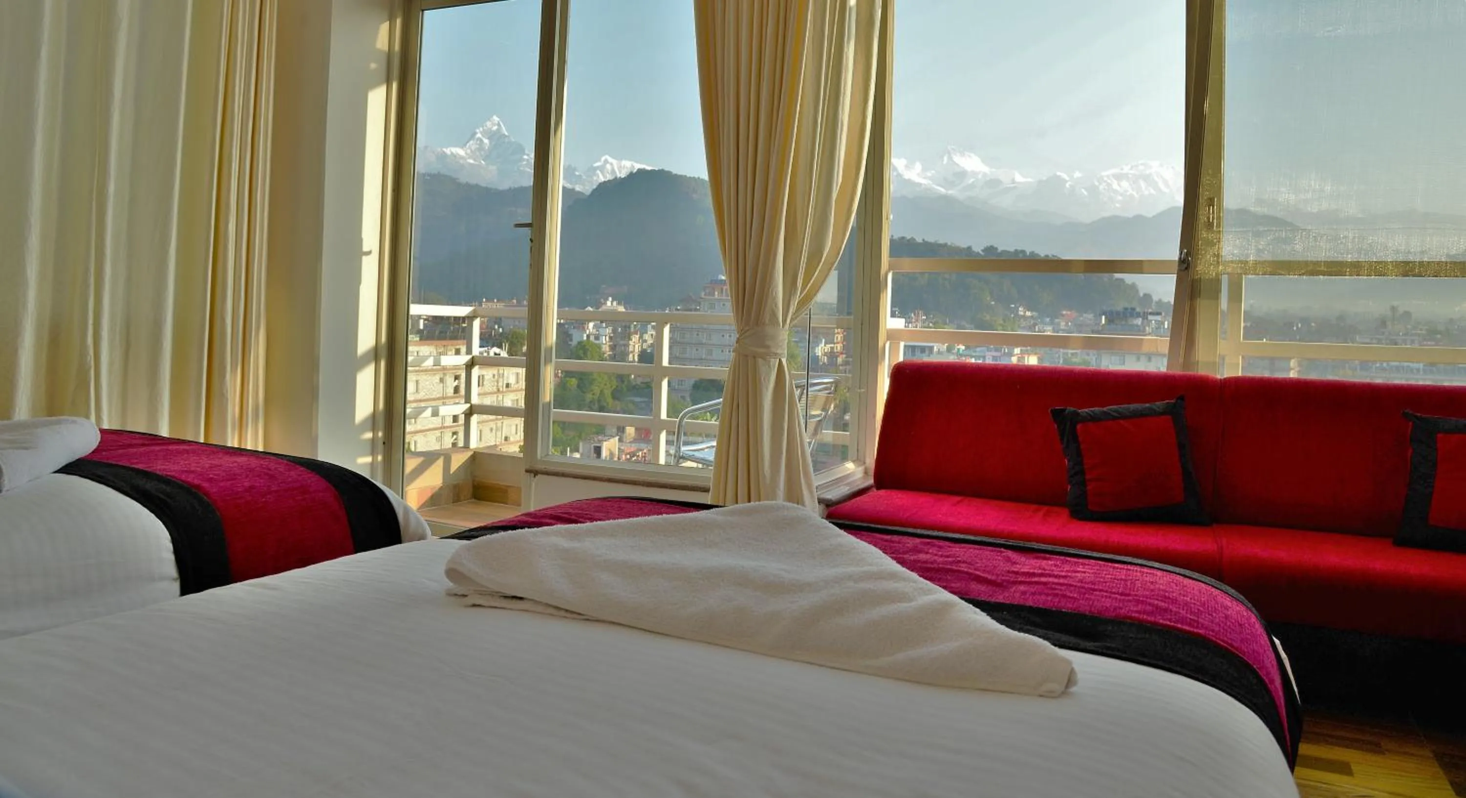 Mountain view, Bed in Hotel City Inn - Mountain View