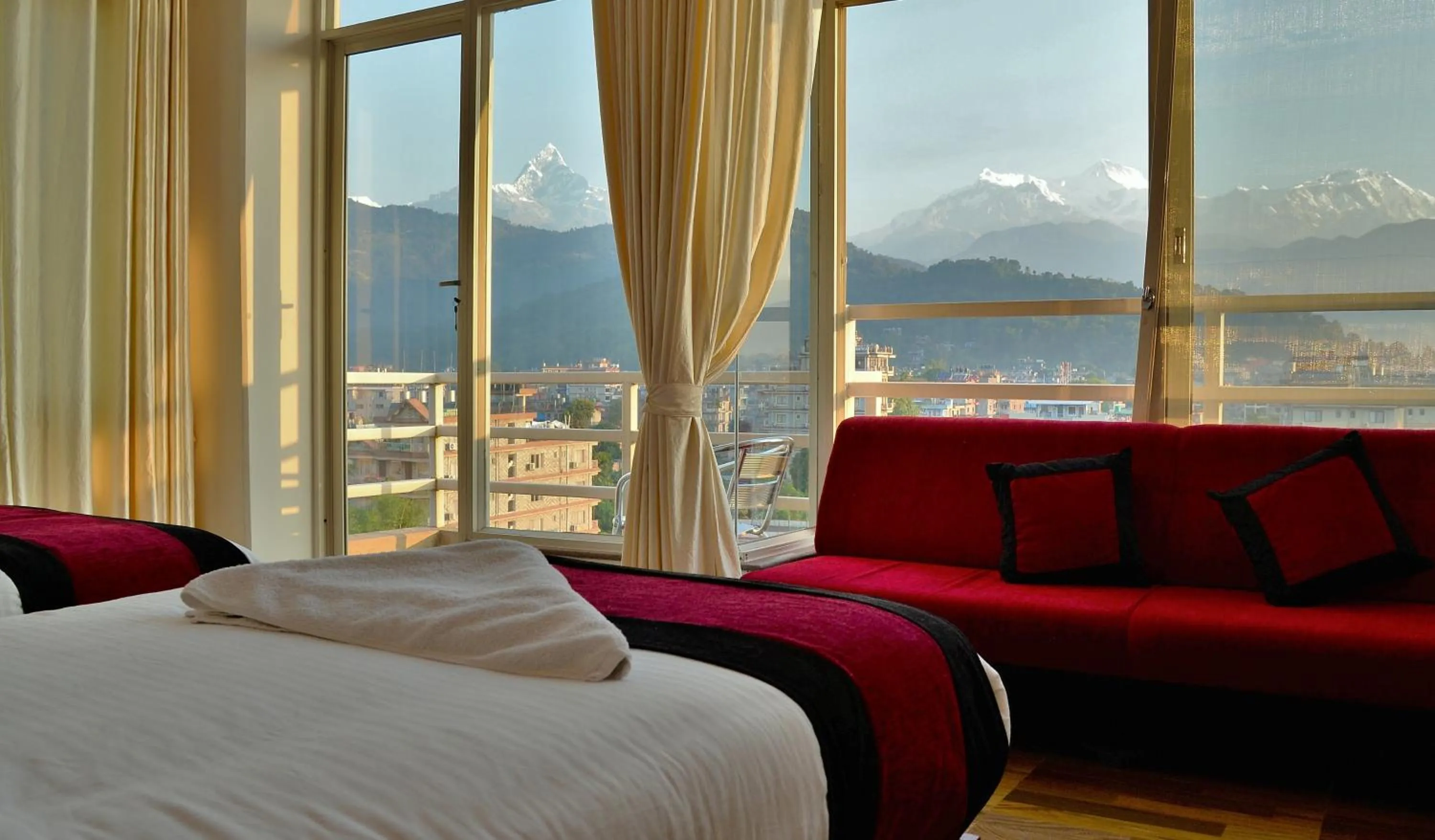 Mountain view, Bed in Hotel City Inn - Mountain View