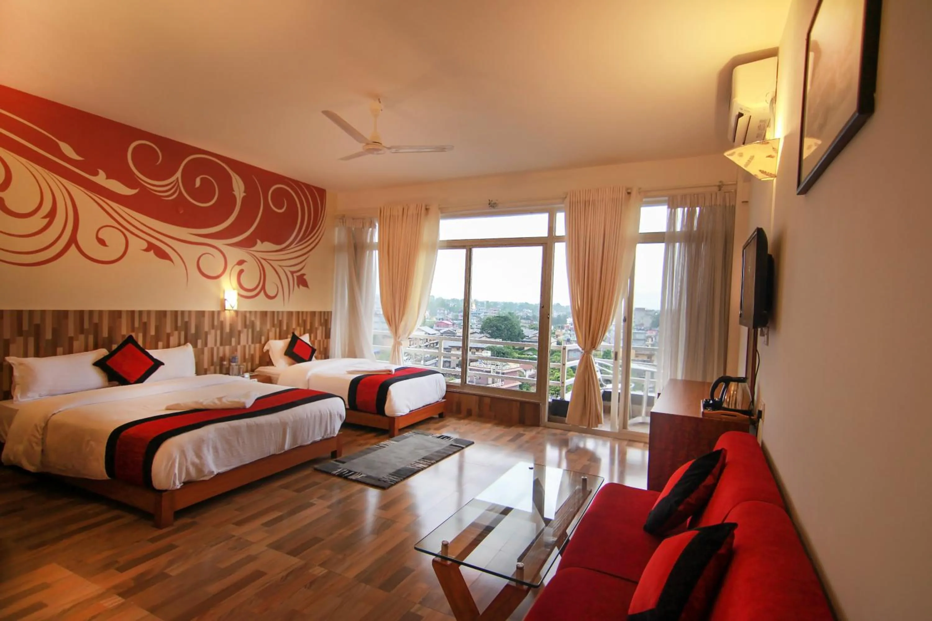 Balcony/Terrace, Bed in Hotel City Inn - Mountain View