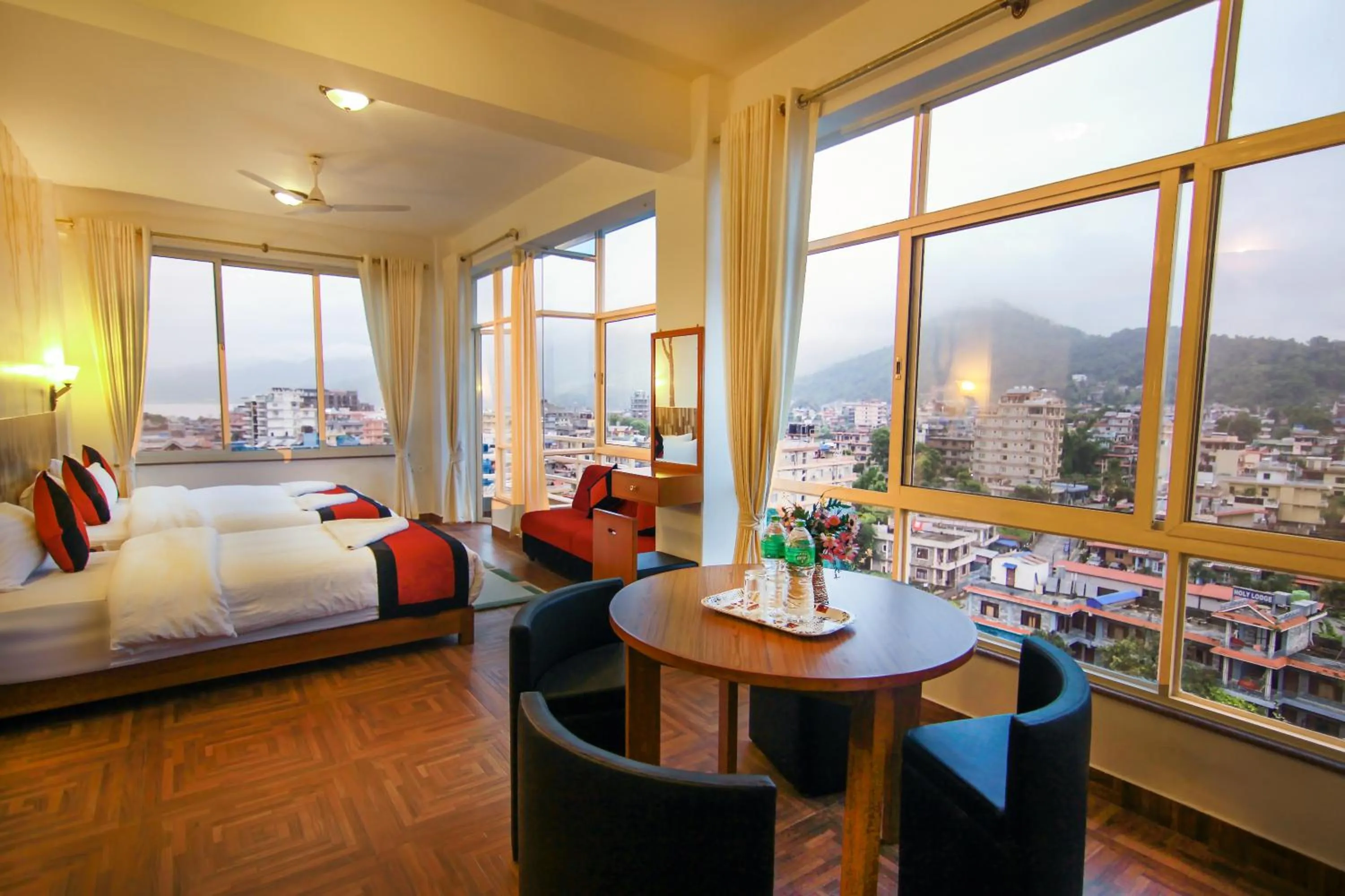 Photo of the whole room, Bed in Hotel City Inn - Mountain View