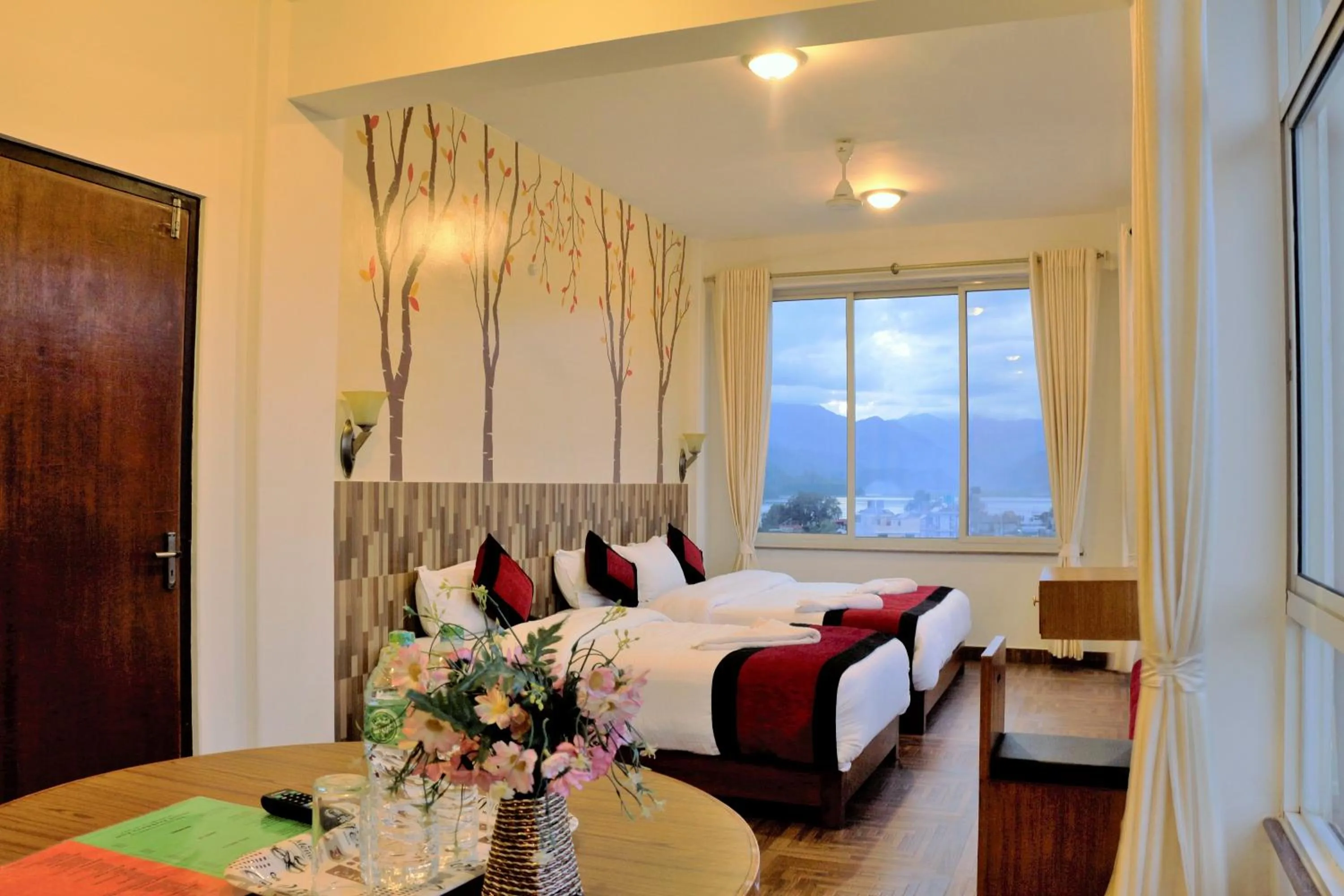 Photo of the whole room, Bed in Hotel City Inn - Mountain View