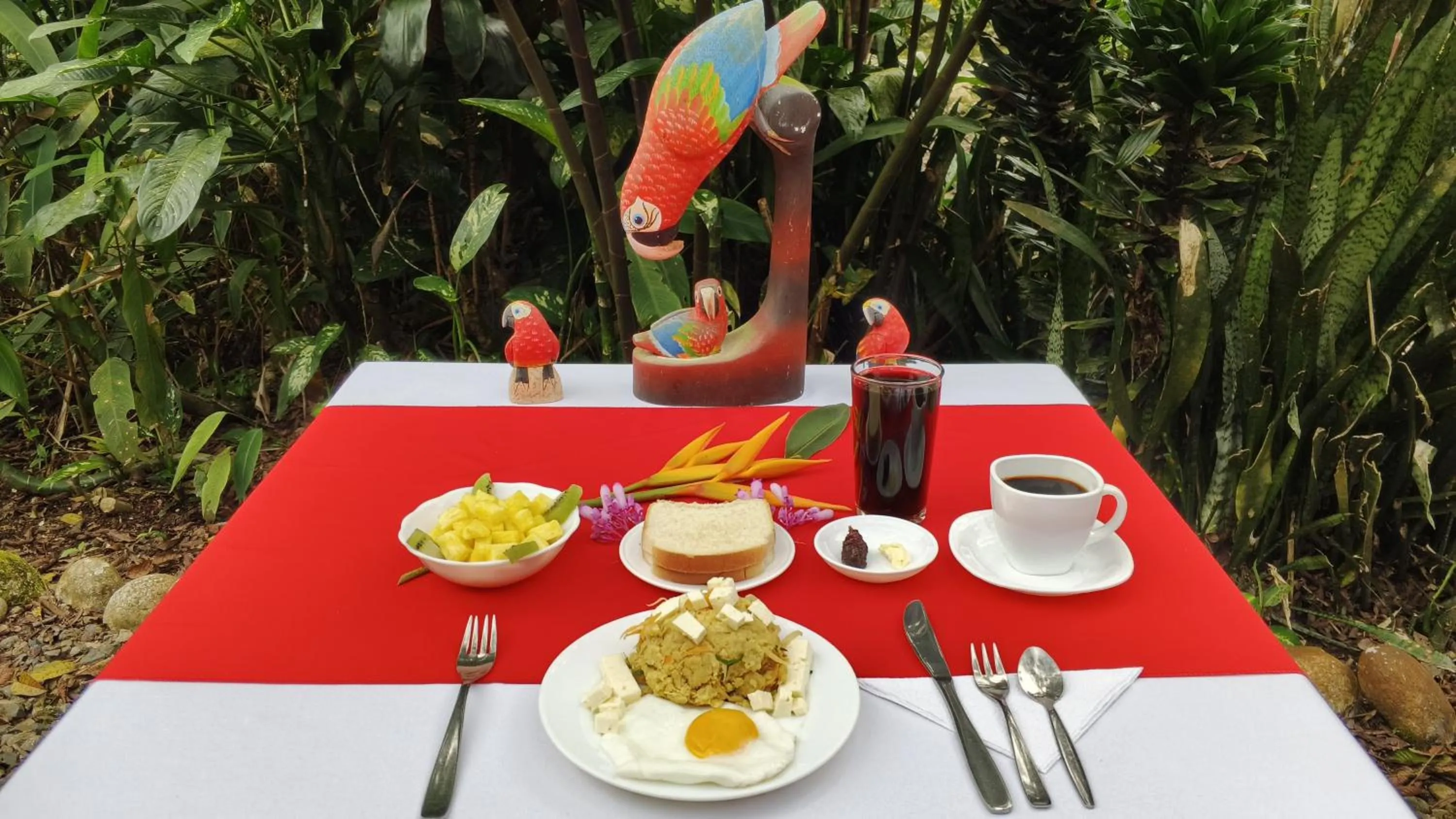 Breakfast in Shandia Lodge