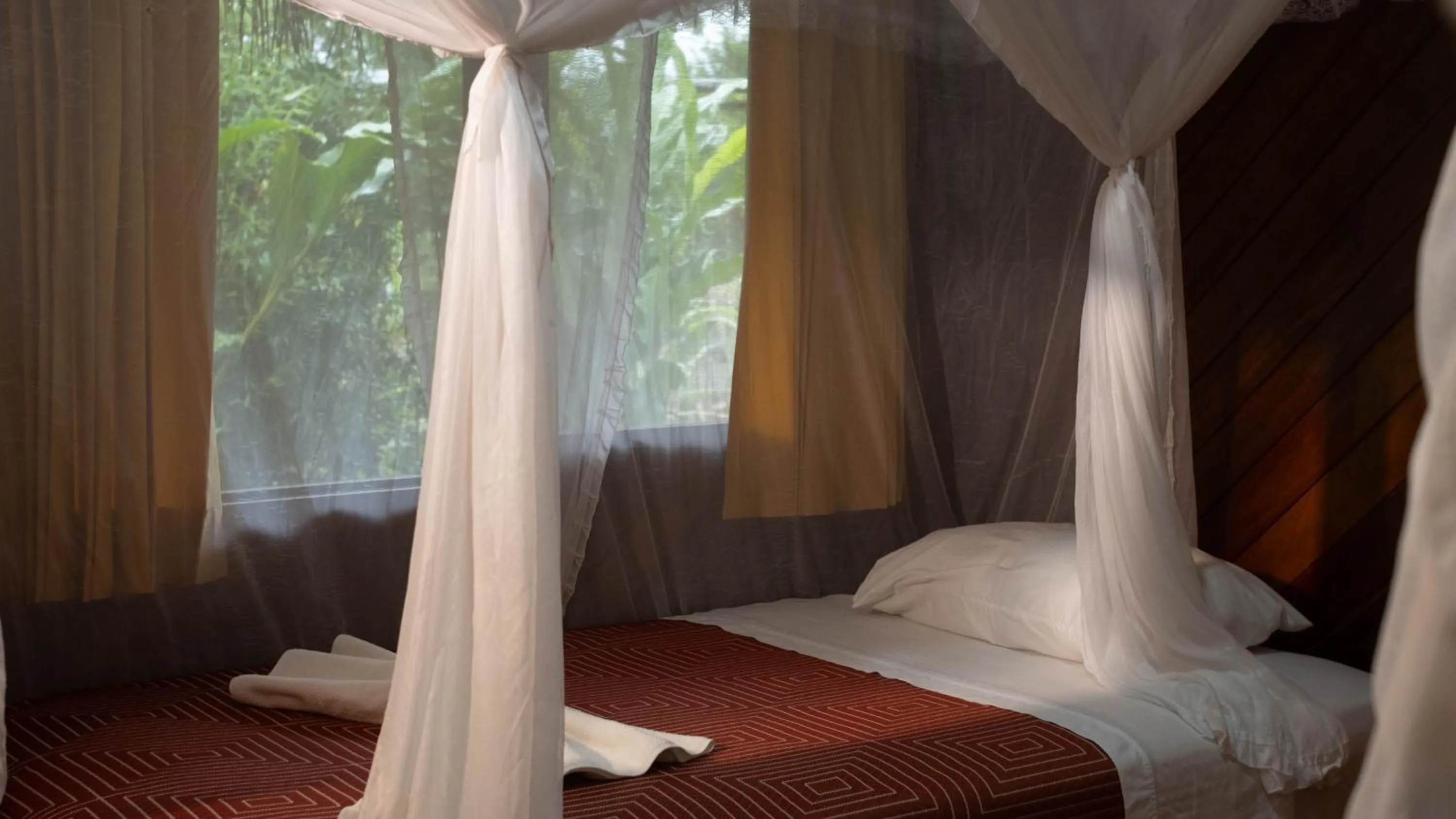 Bedroom, Bed in Shandia Lodge