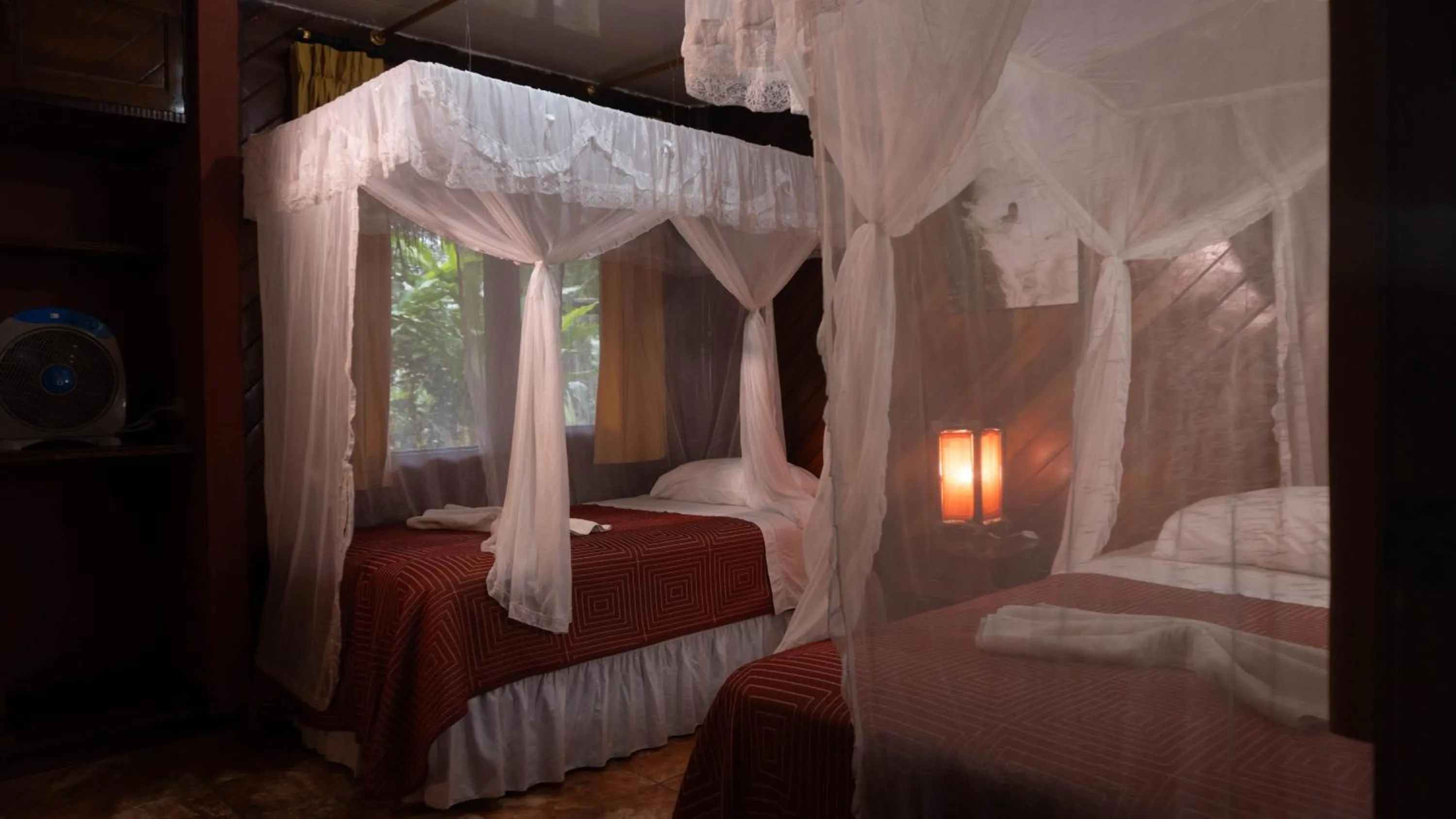 Bedroom, Bed in Shandia Lodge