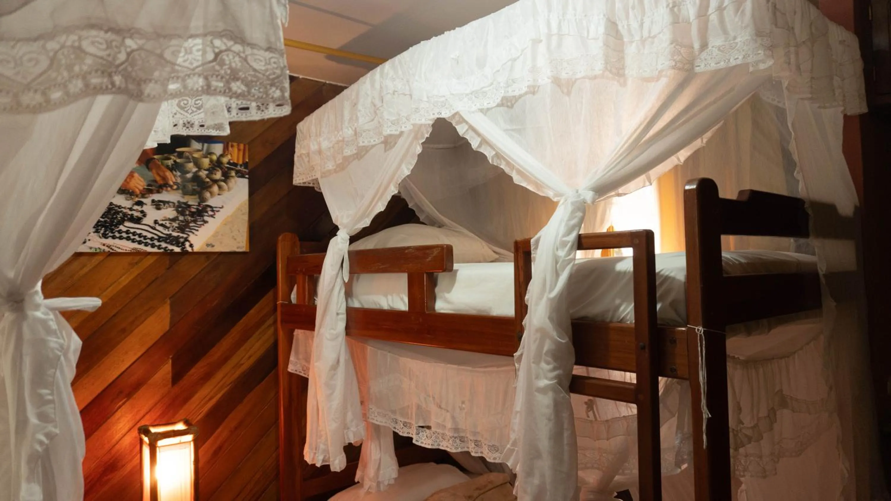 Family, Bed in Shandia Lodge