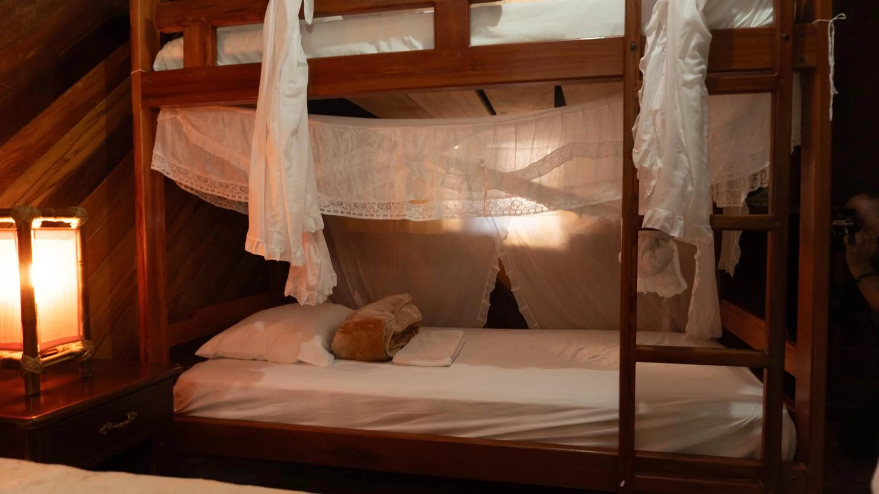 Family, Bed in Shandia Lodge