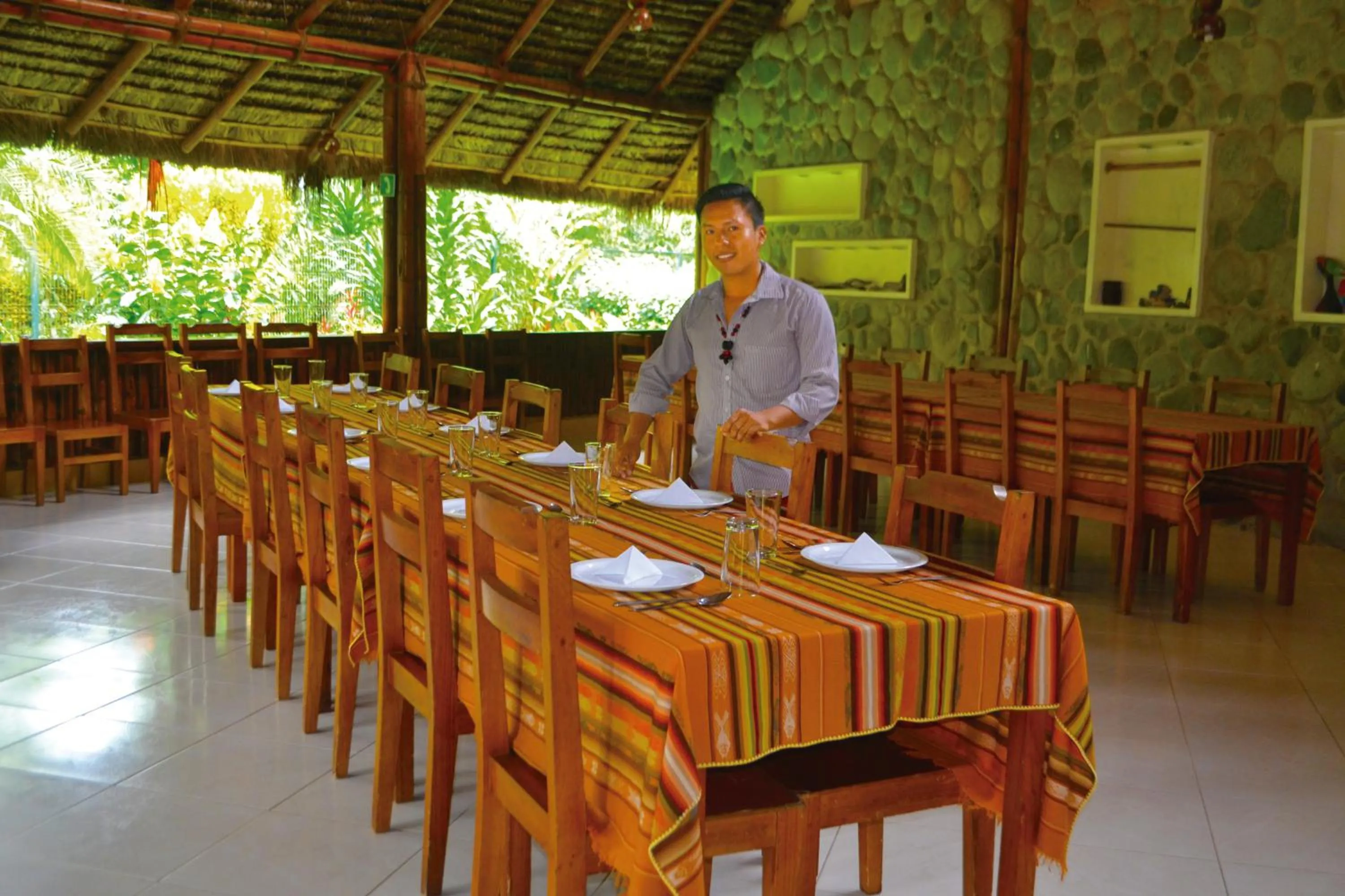 Restaurant/places to eat in Shandia Lodge