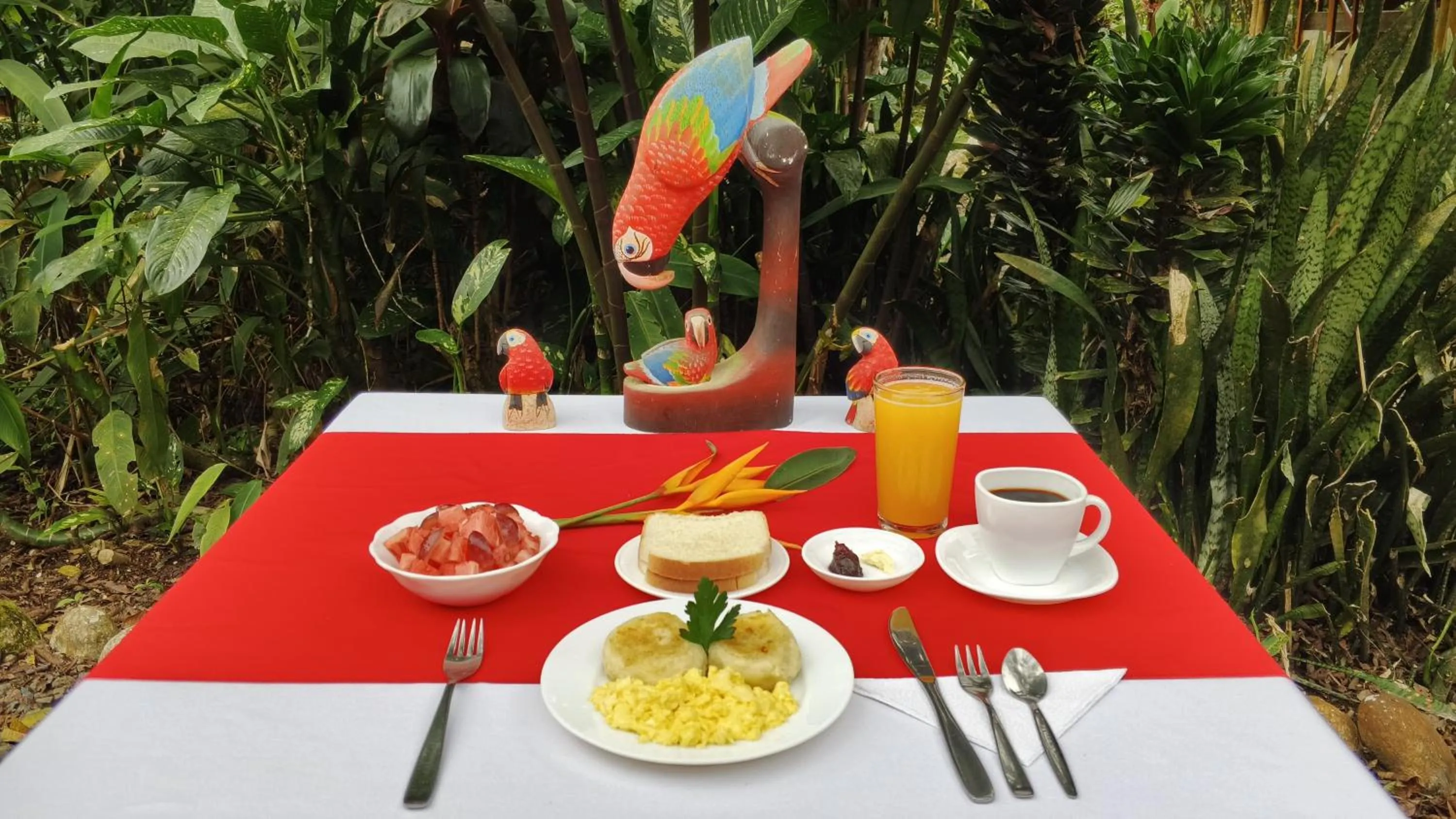Breakfast in Shandia Lodge