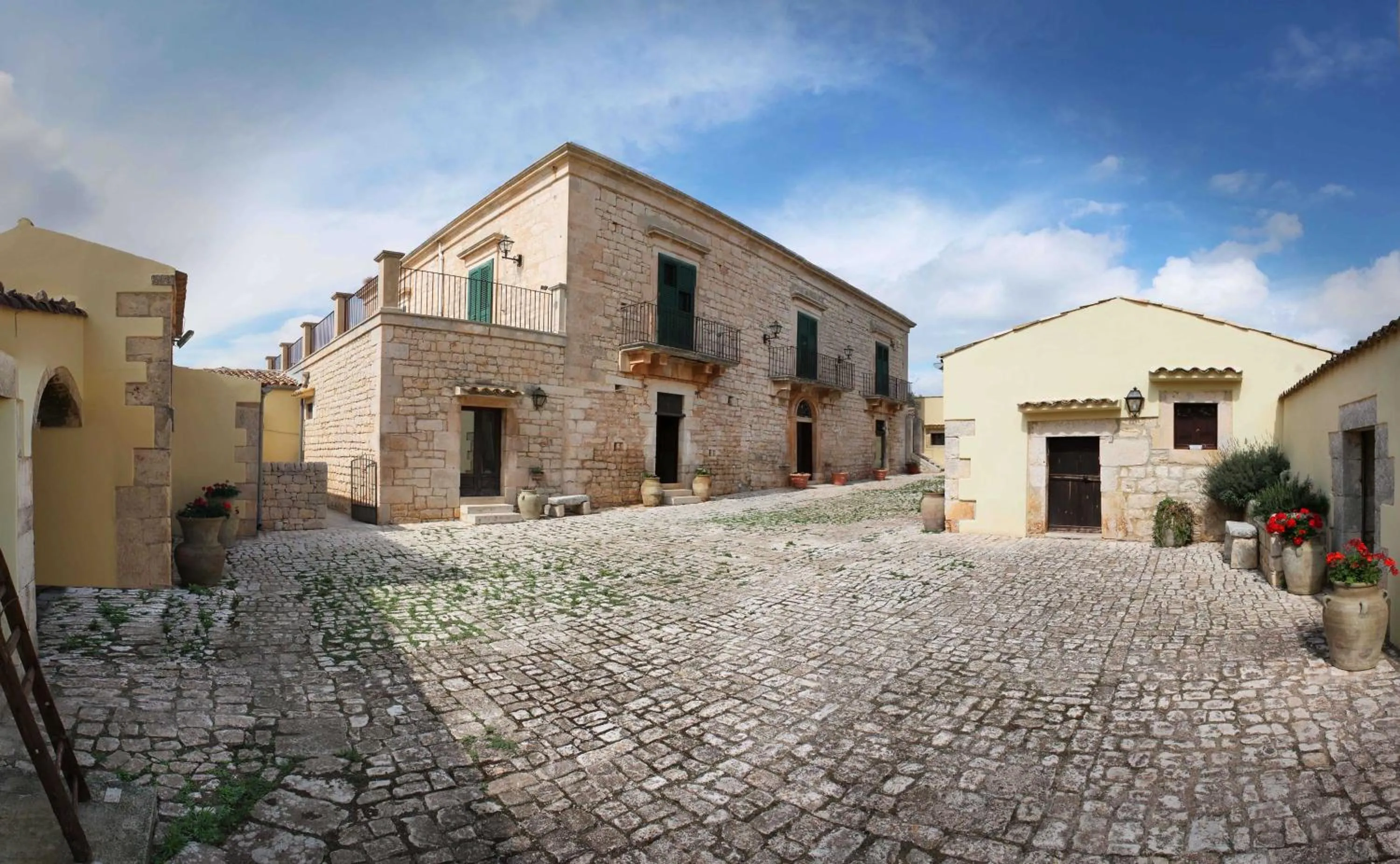 Property building in Villa Teresa