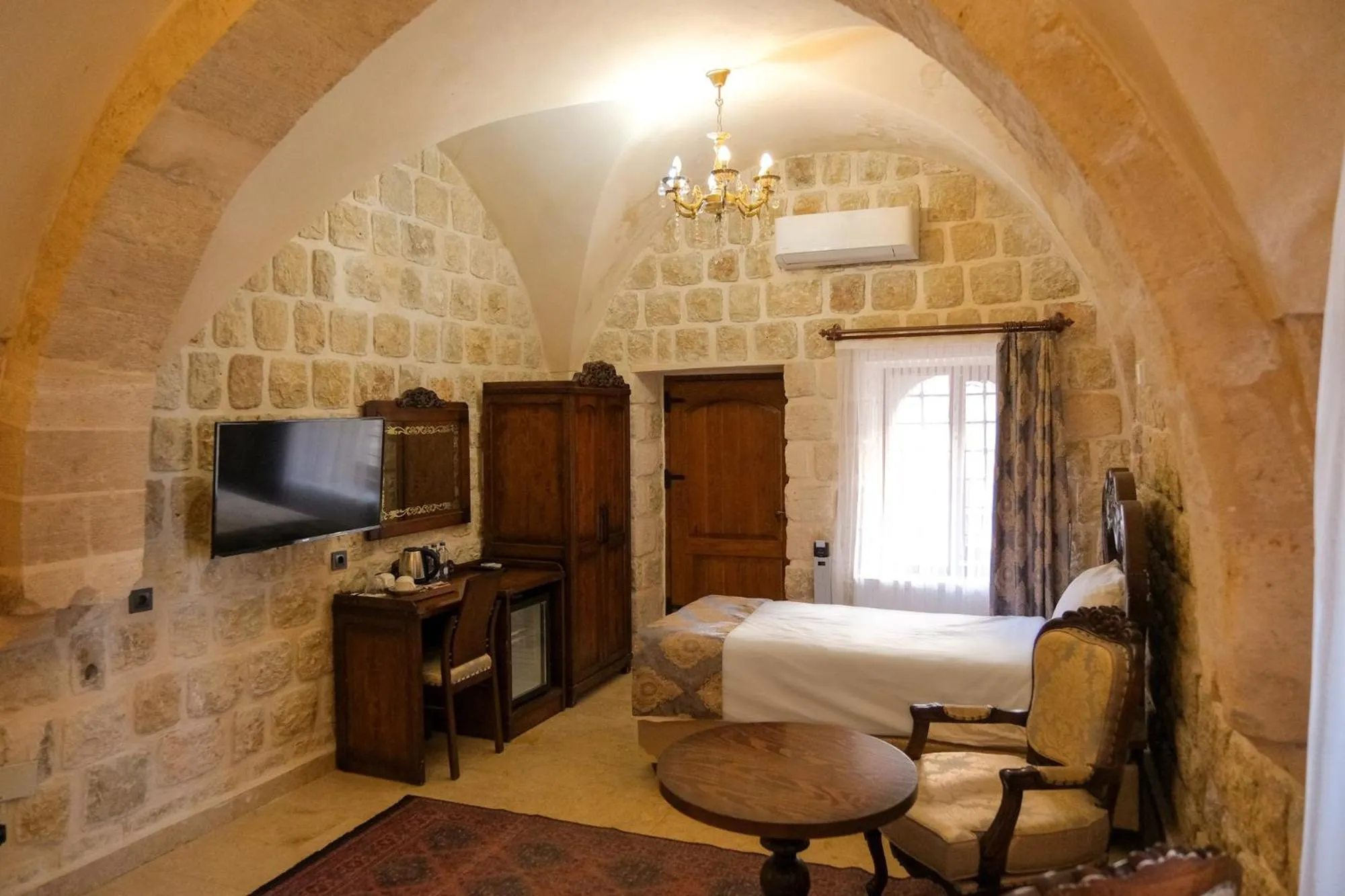 Bed in Kasr-i Divan Hotel