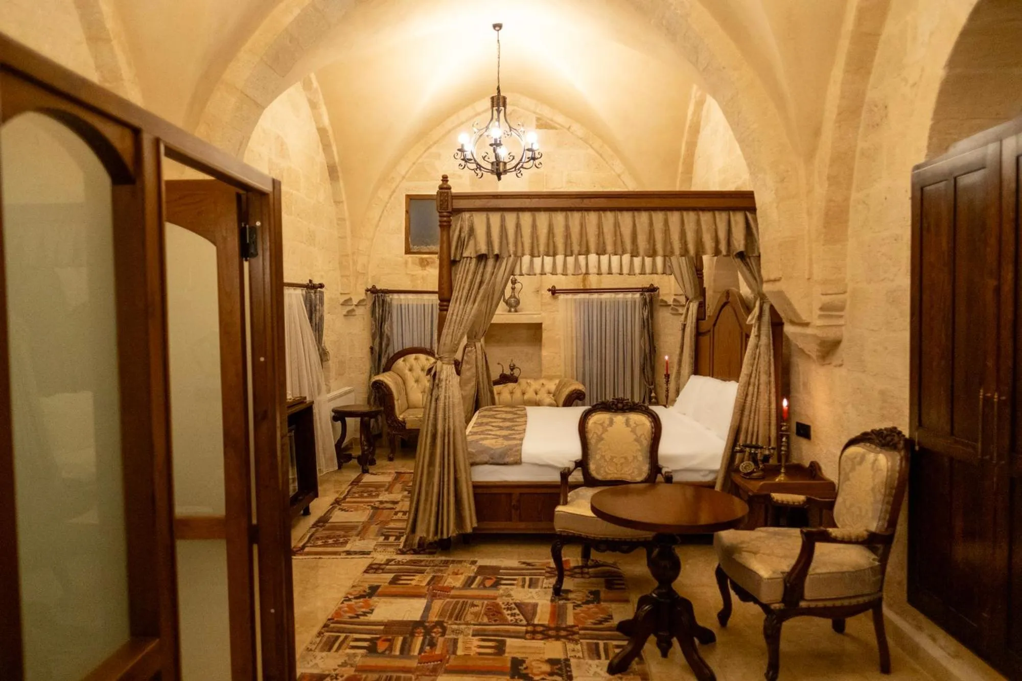 Photo of the whole room in Kasr-i Divan Hotel