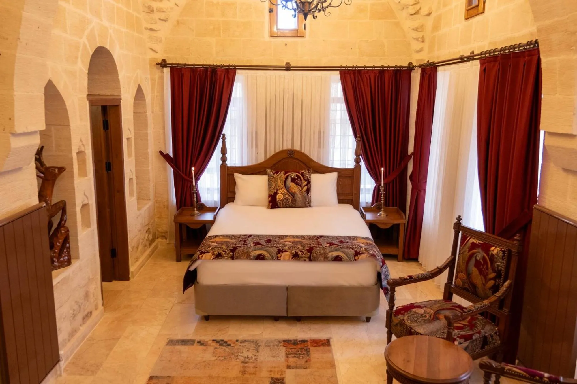 Bed in Kasr-i Divan Hotel