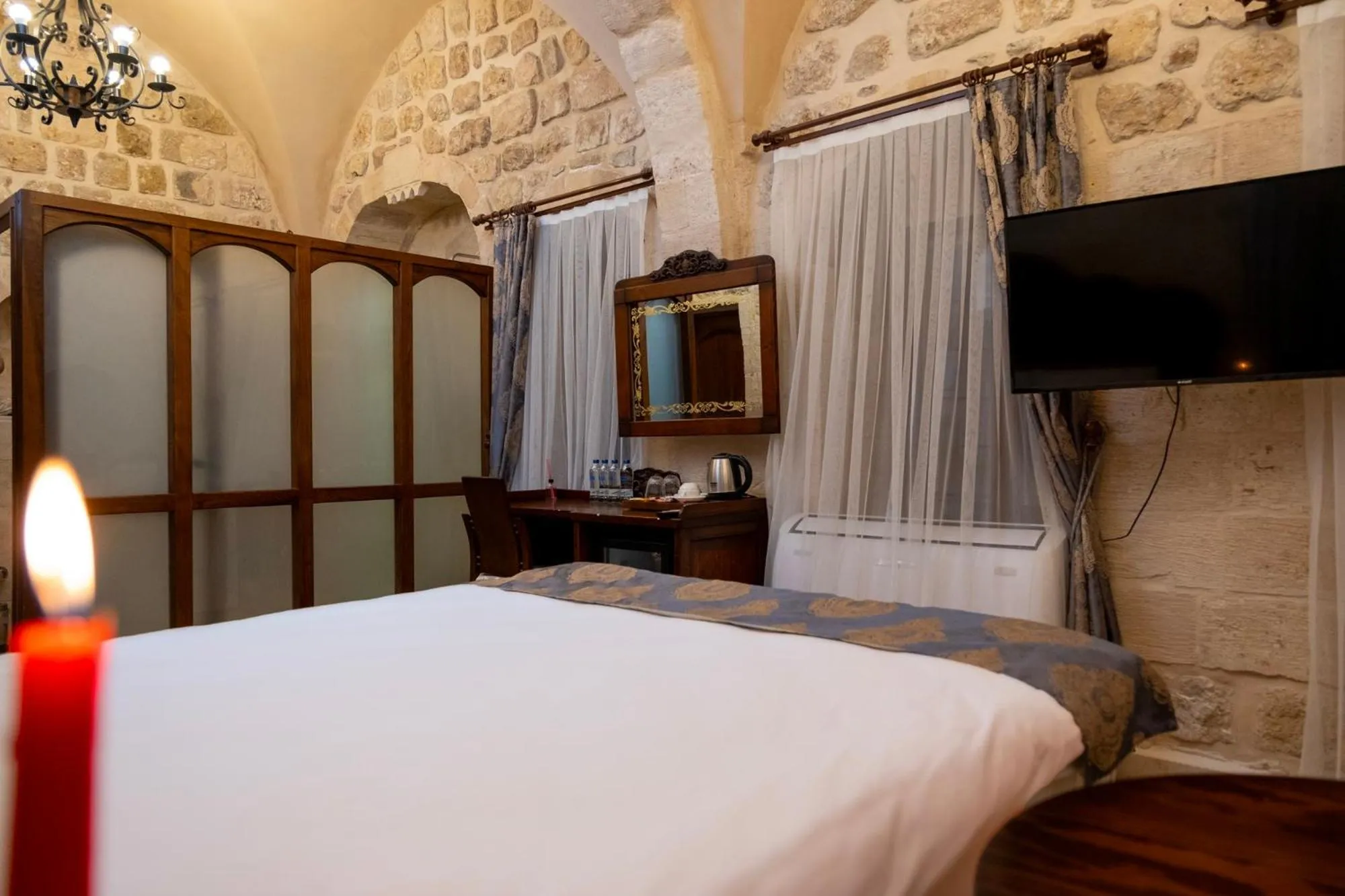 Bed in Kasr-i Divan Hotel